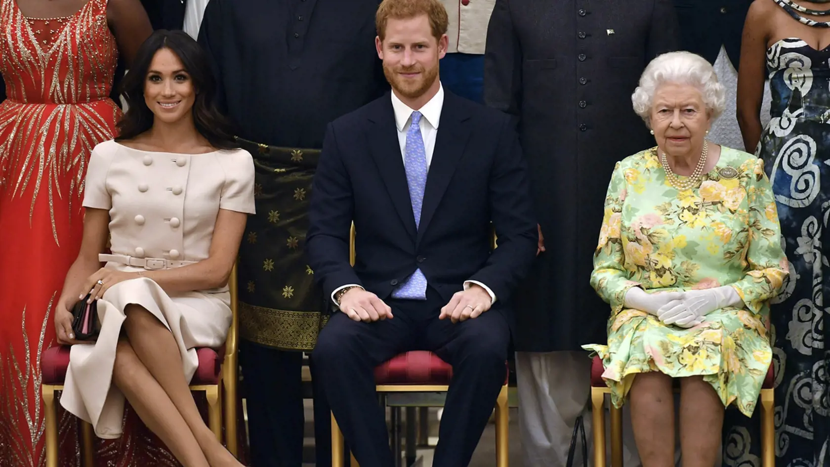 Princ Harry s manželkou Meghan kráľovnú svojim rozhodnutím veľmi zarmútili.