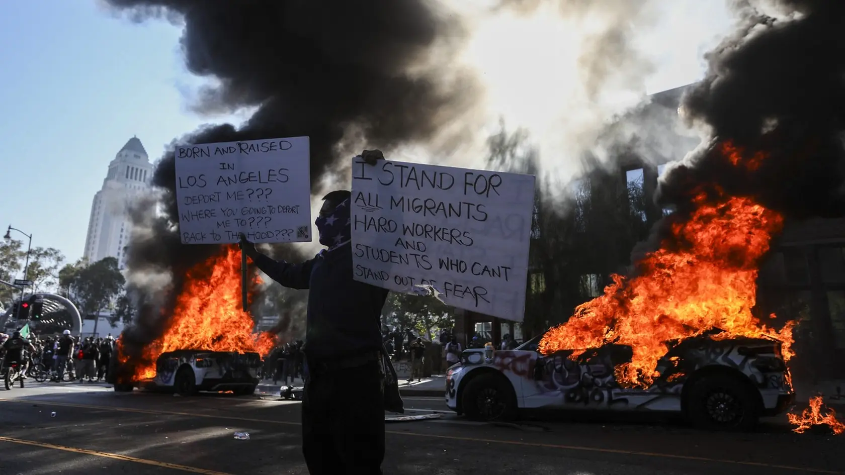 Prítomnosť Národnej gardy v Los Angeles protesty ešte viac vystupňovala, v uliciach zavládol chaos.