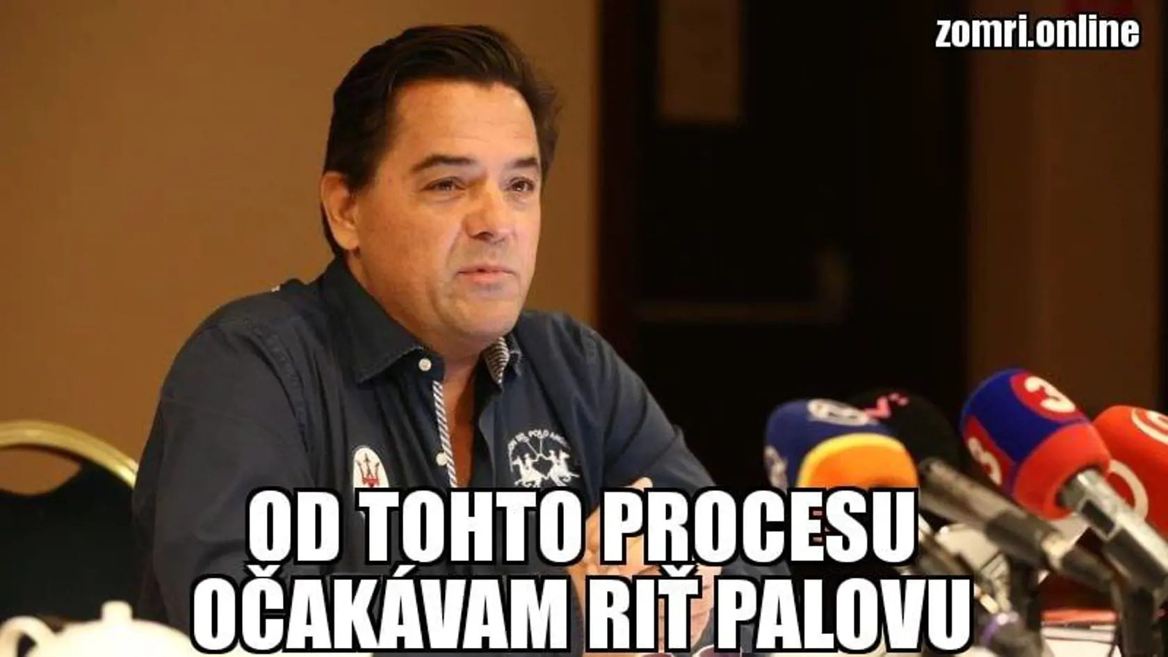 Objavil sa aj vtip, ktorý naráža na tohto týždňové pojednávanie Pavla Ruska.