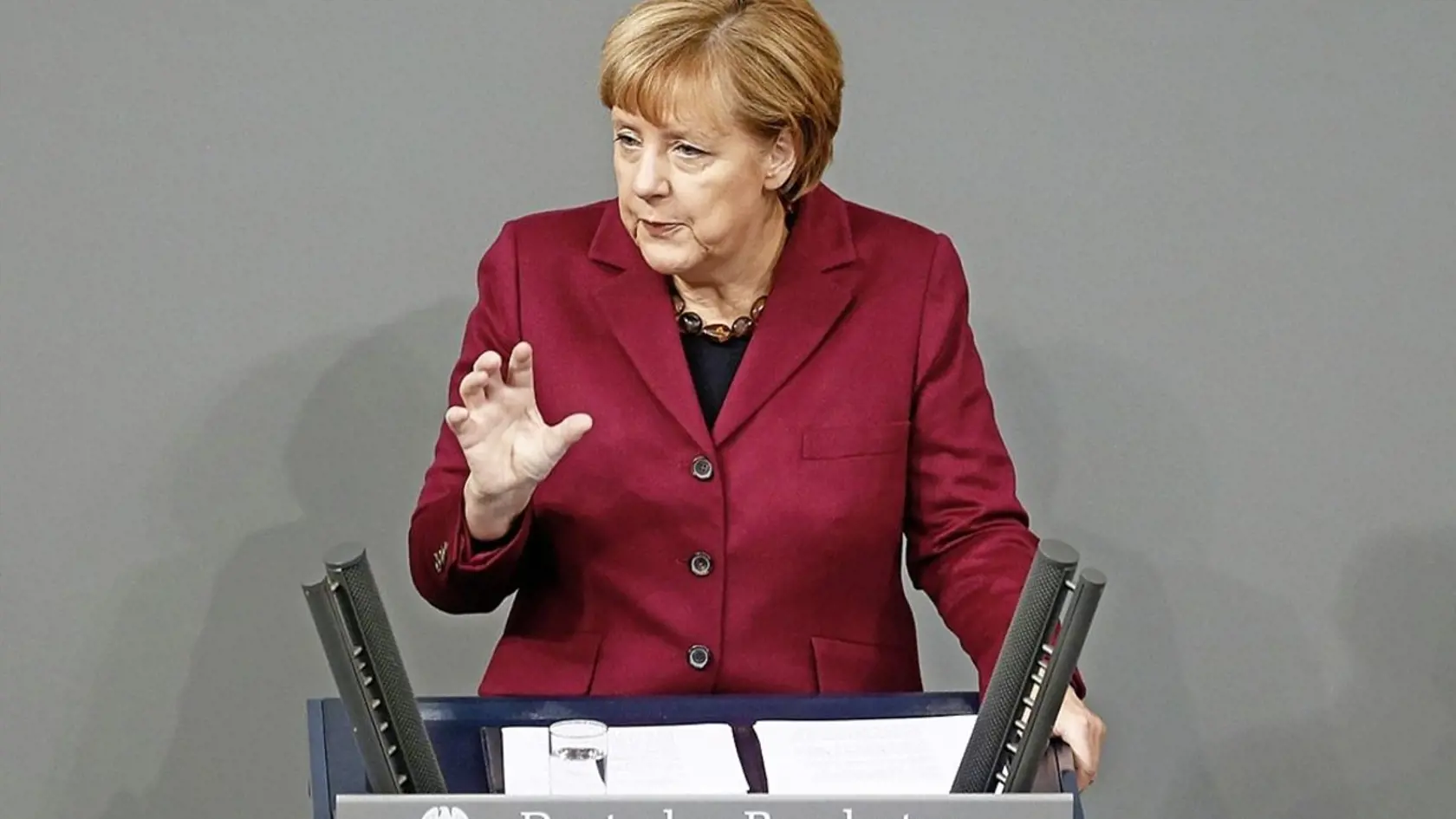 Angela Merkelová bojuje o podporu Spolkového snemu.
