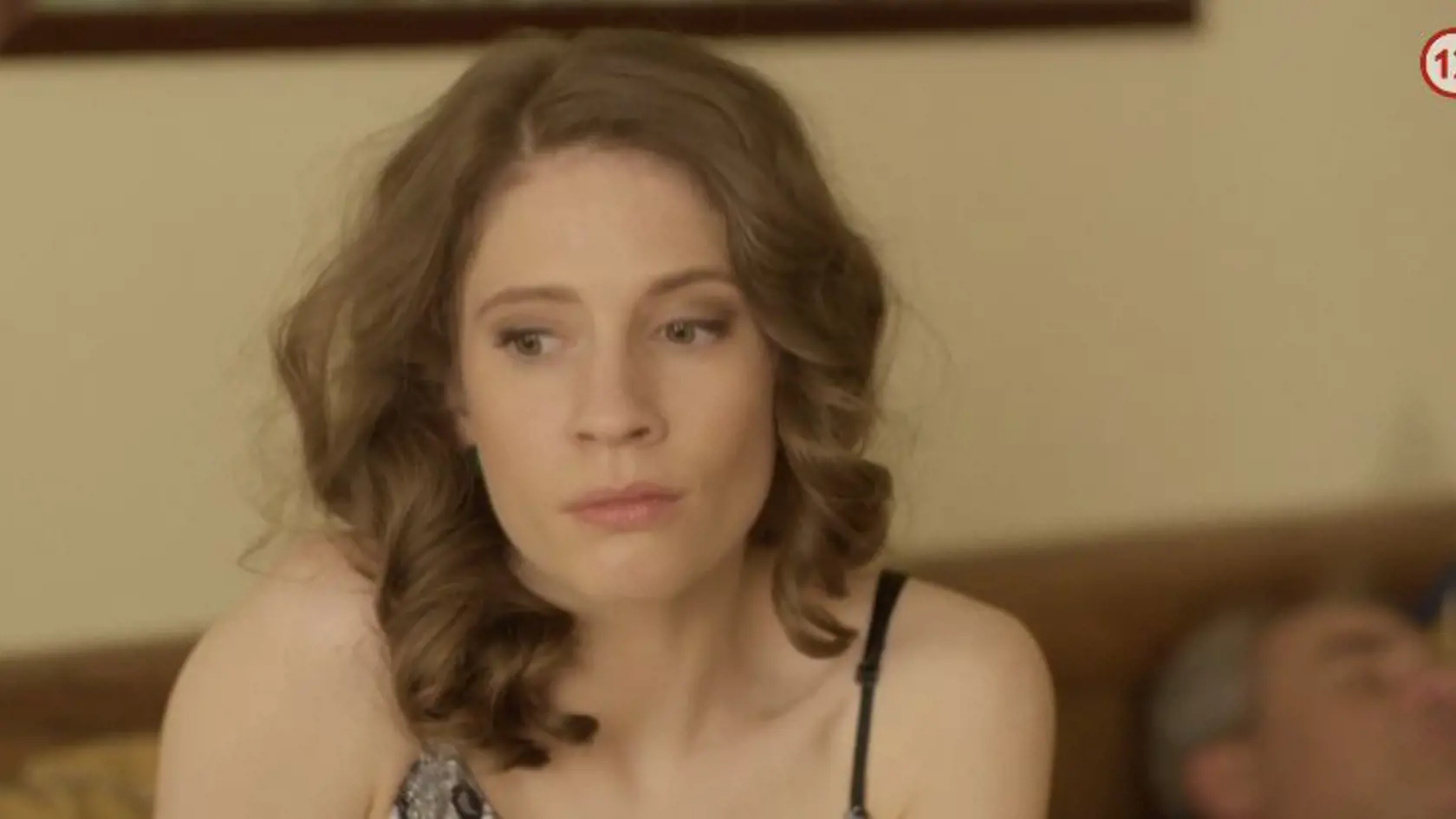 Lena sa ukázala v sexi nočnej košieľke. Po vášnivej noci ale bez slova odišla a nechala Holubca v posteli samého.