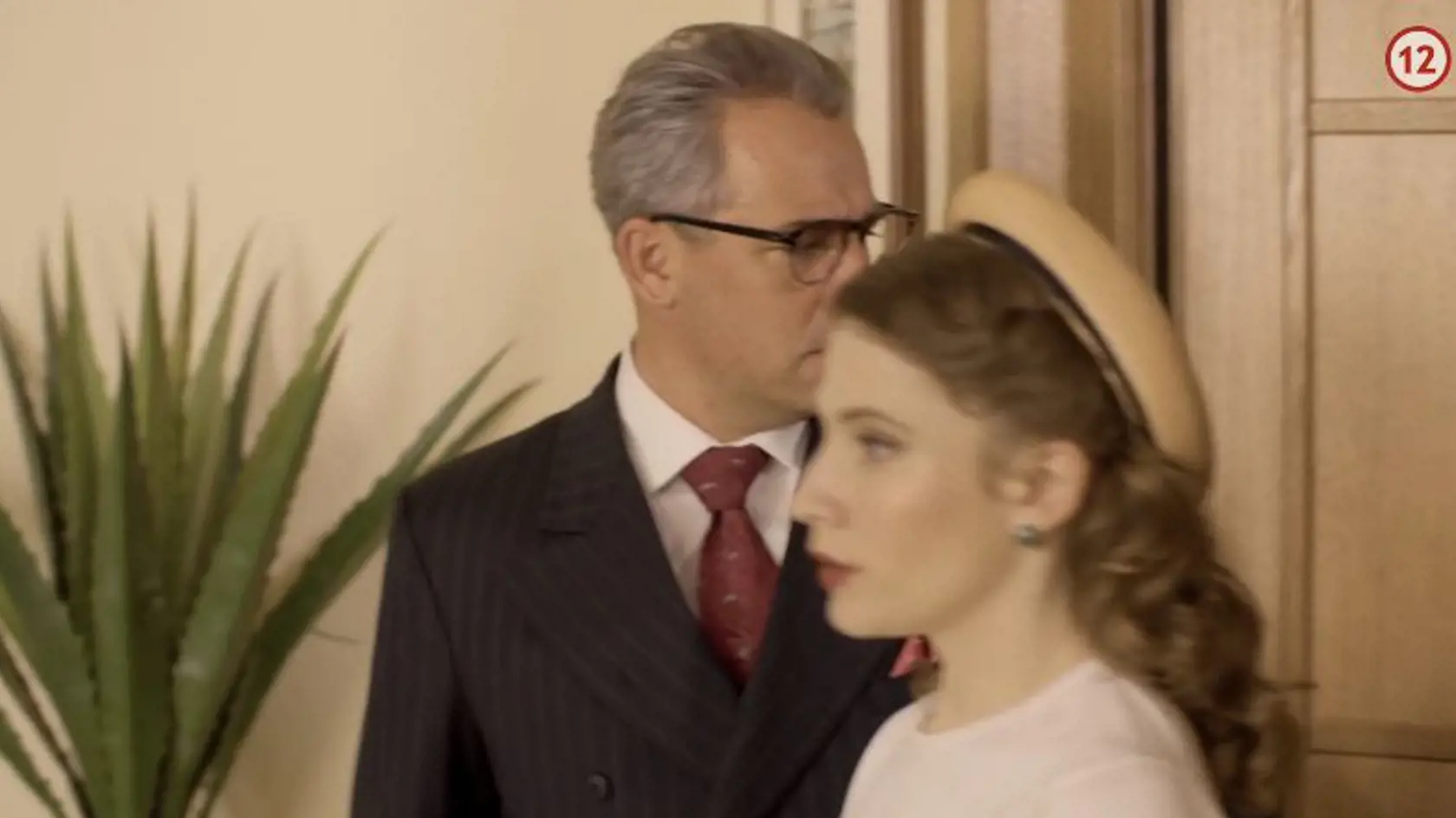 Lena sa ukázala v sexi nočnej košieľke. Po vášnivej noci ale bez slova odišla a nechala Holubca v posteli samého.