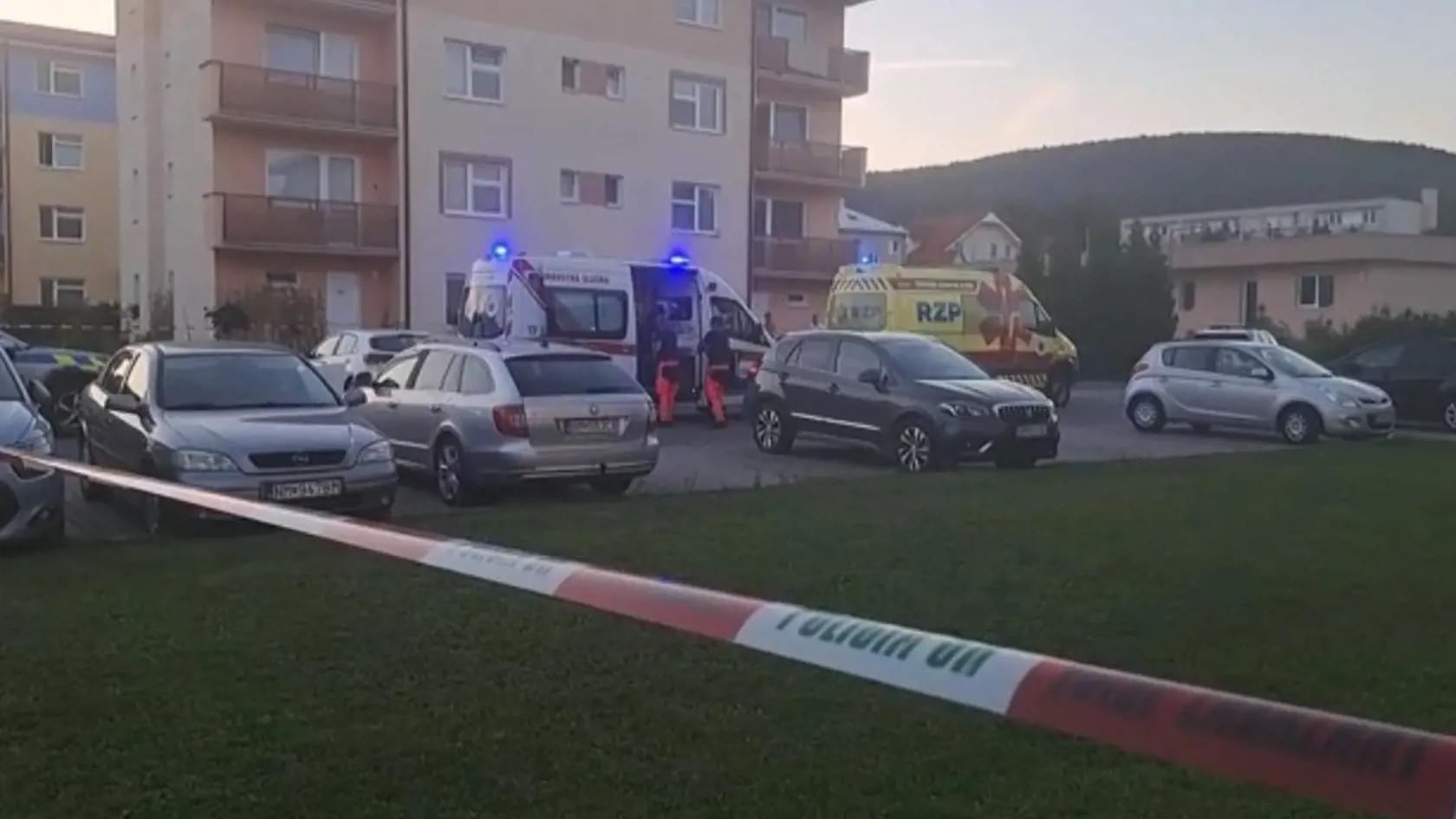 Tragédie sa odohrala neďaleko námestia v Čachticiach, kde sa nachádzajú bytové domy.