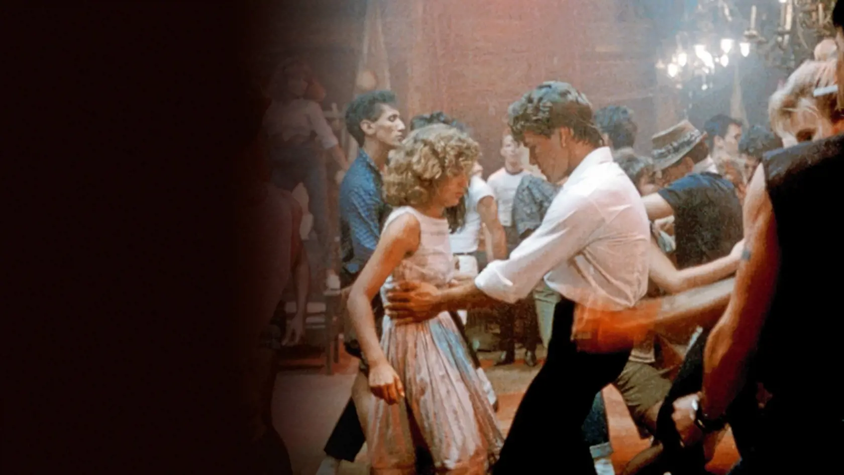 Naivná tínedžerka Baby (Jennifer Greyová) sa počas dovolenky zaľúbi do tanečného inštruktora, ktorého zamestnáva hotel Johnnyho (Patrick Swayze) a spolu trénujú na tanečnú súťaž.