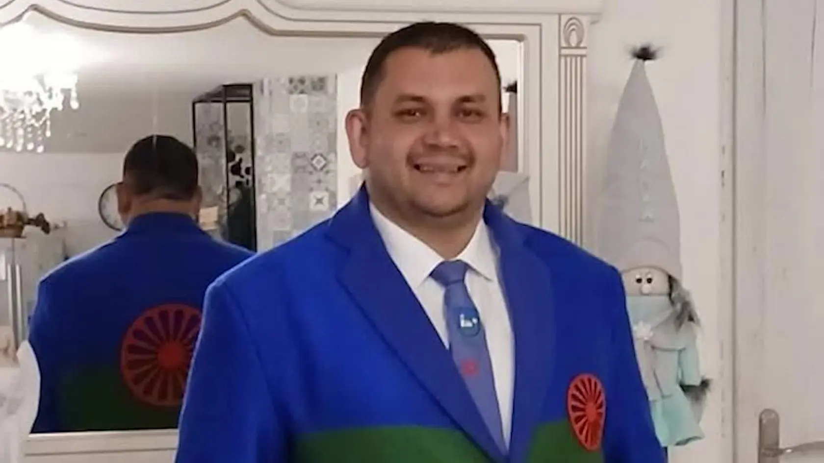Starostu obce Ďurďoš Miroslava Mikeľa (42) zadržala polícia len pred niekoľkými dňami priamo v kancelárii obecného úradu. Podľa zistení mal prevziať úplatok vo výške takmer 100-tisíc eur. Hoci išlo o mimoriadne vysokú sumu, do väzby zatiaľ neputoval.