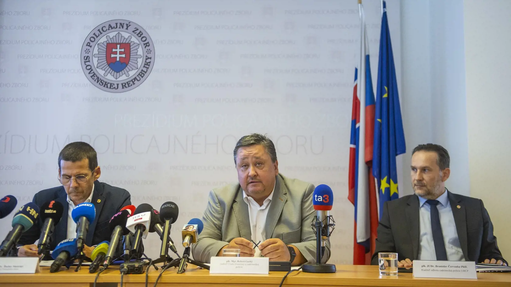 Hamran je v téme kontroly hraníc jednoznačný - bolo by to zbytočné a pre slovenskú ekonomiku náročné.