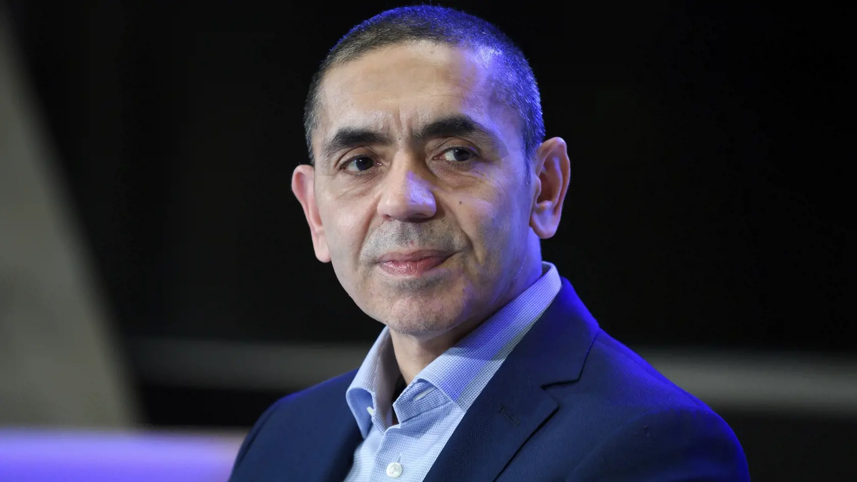 Riaditeľ BioNTech Ugur Sahin je za podávanie tretej, posilňujúcej dávky proti koronavírusu už po troch mesiacoch od zaočkovania druhou dávkou.