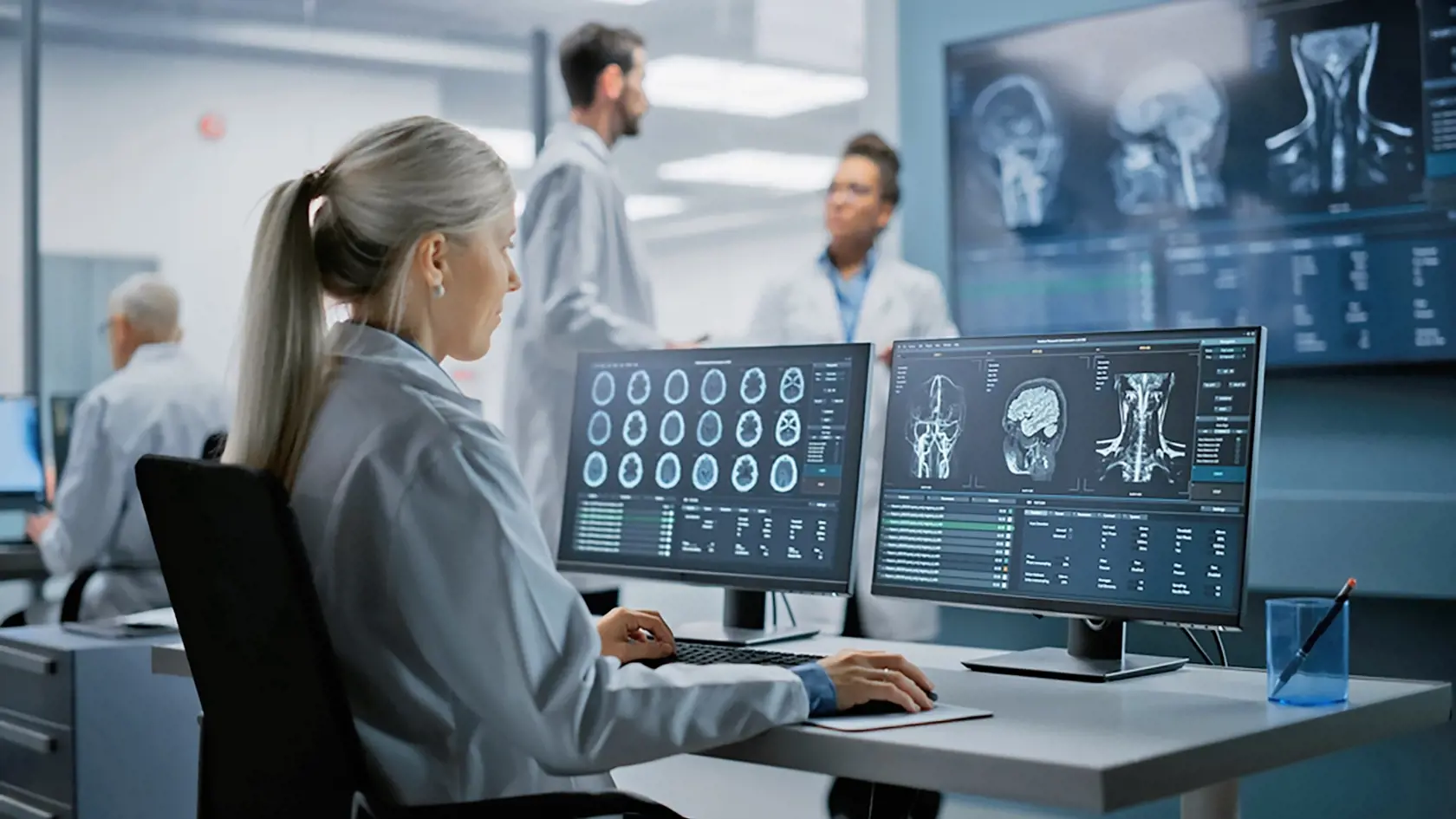 Zahraničným vedcom sa podarilo zistiť, čo vidia a cítia ľudia počas klinickej smrti. Taktiež zistili, že niektorí pacienti sú aj hodinu po zástave srdca stále funkčný a je ich možné oživiť.
