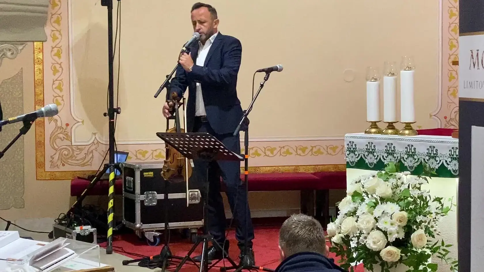 V kostole na východnom Slovensku uviedli do života limitovanú edíciu luxusného vyhotovenia modlitebníka. Podujatie sprevádzalo V obci, kde chodil do základnej školy Ondre Kandráč. Ten na udalosti nemohol chýbať.