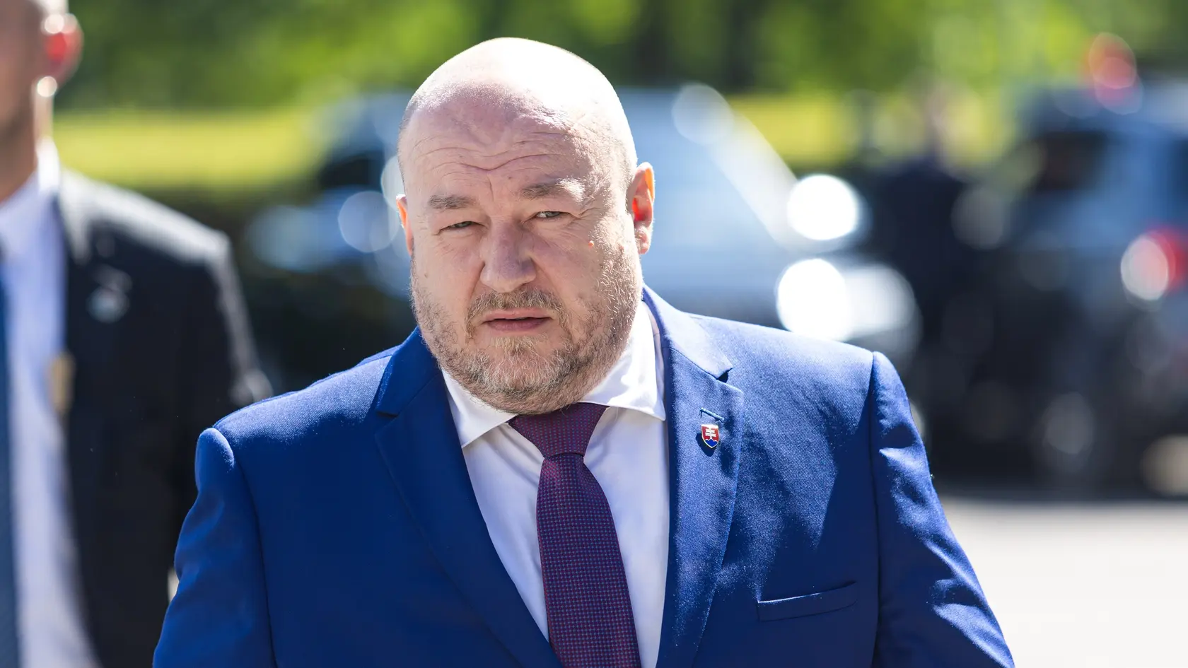 Na snímke v popredí minister cestovného ruchu a športu SR Rudolf Huliak (nezávislý) pred začiatkom výjazdového rokovania vlády SR v meste Púchov v stredu 2. júla 2025. 