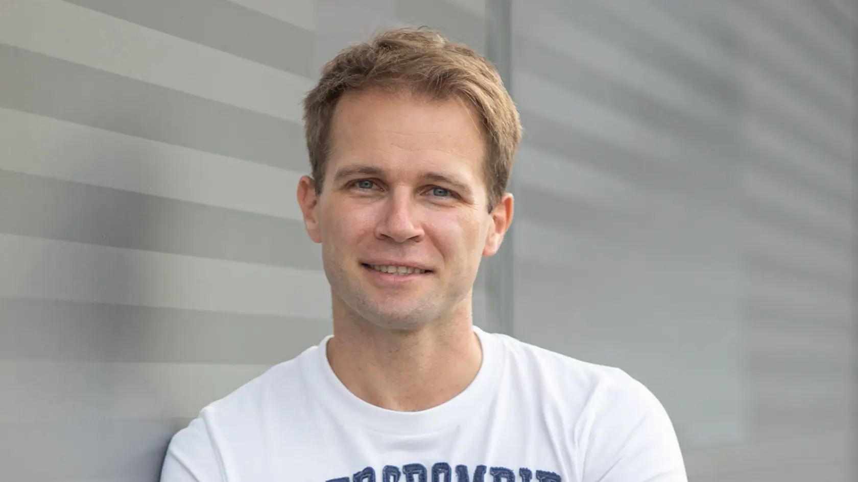 Tomáš Bezdeda - slovenský spevák, finalista prvej série Slovensko hľadá Superstar, v ktorej skončil na 3. mieste.