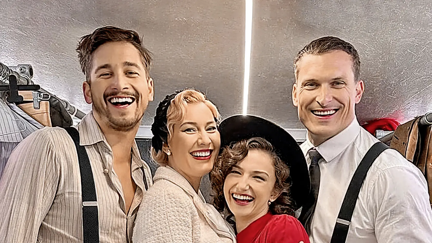 Tanečníci. Jablonského a Koleníka spája víťazstvo v Let's Dance a seriál Dunaj, k vašim službám.