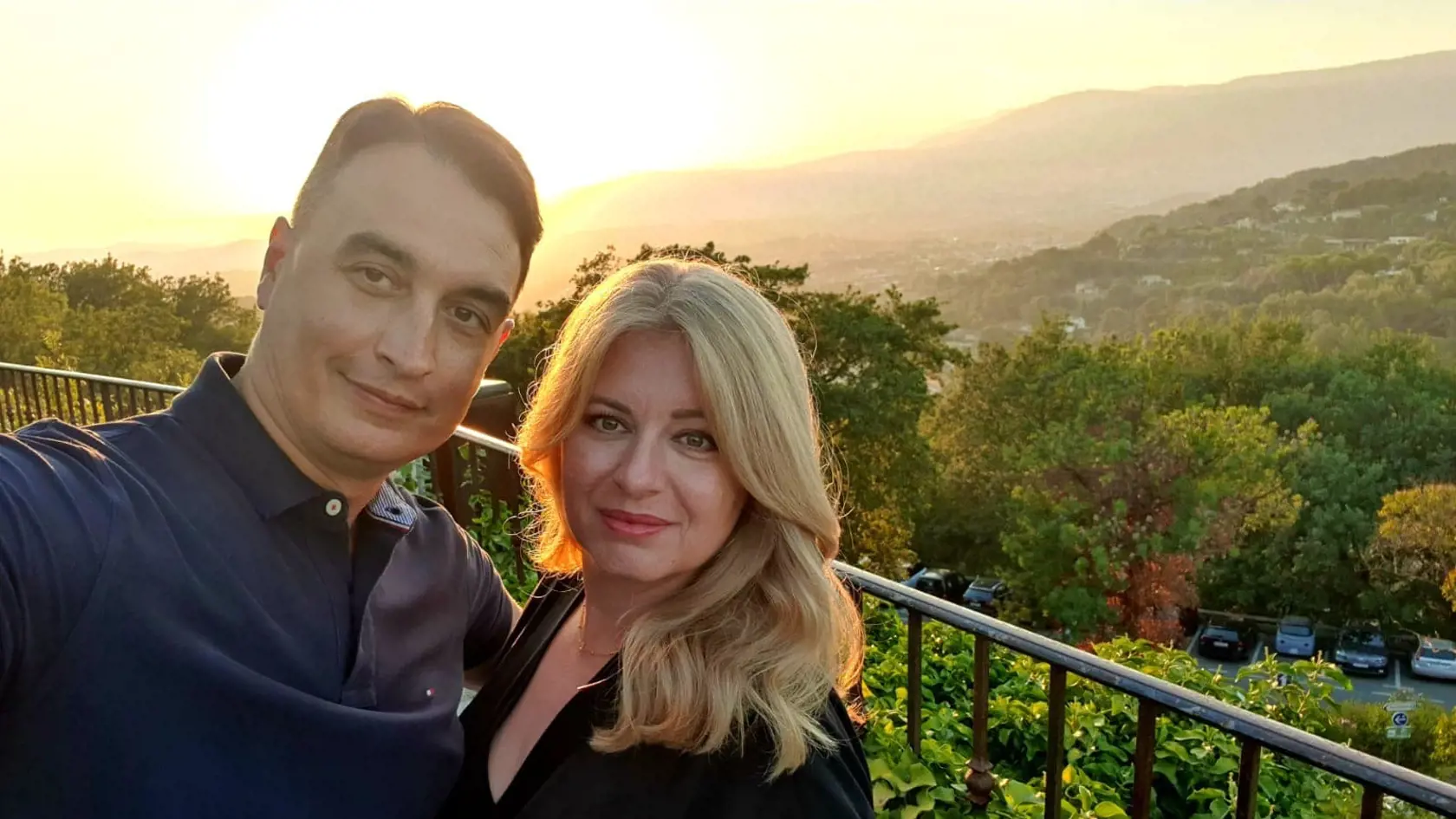 Napríklad počas štátneho pohrebu britskej kráľovnej Alžbety II., bol Rizman prezidentom republiky a prezidentka len jeho partnerkou. Šiesteho júna tohto roku ho na pláži Omaha, kde sa konali oslavy 80. výročia vylodenia v Normandii, zasa zahraničná agentúra Associated Press nazvala manželom Zuzany Čaputovej.