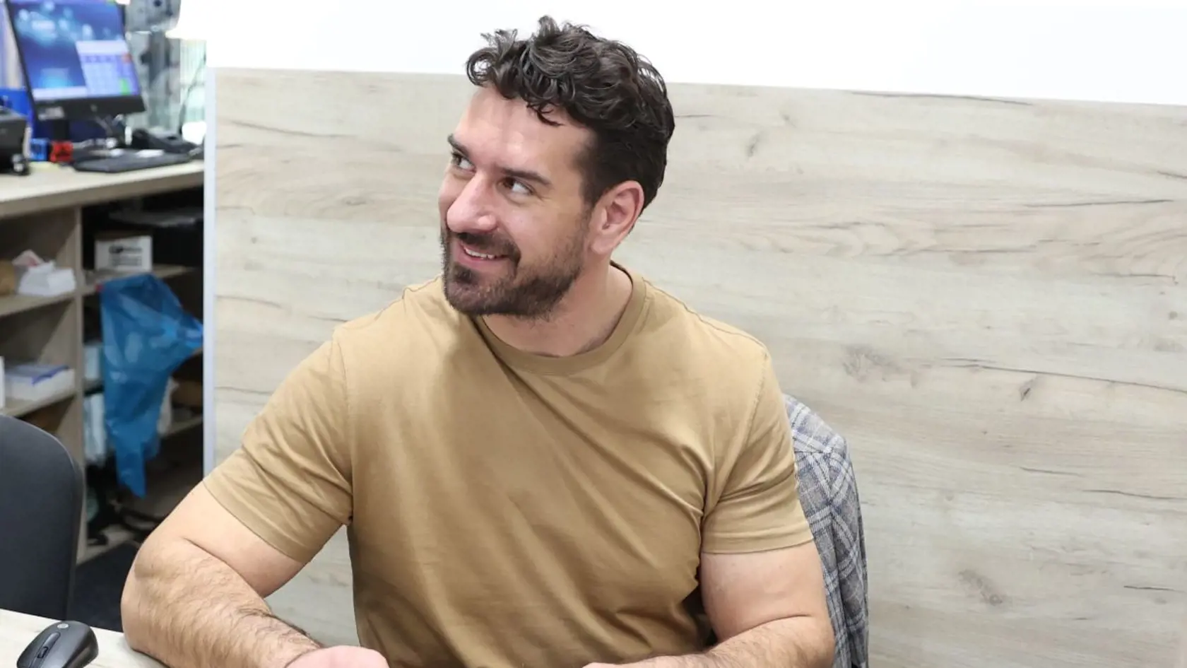 Boris Valábik otváral predajňu PLANEO Elektro v Nitre.