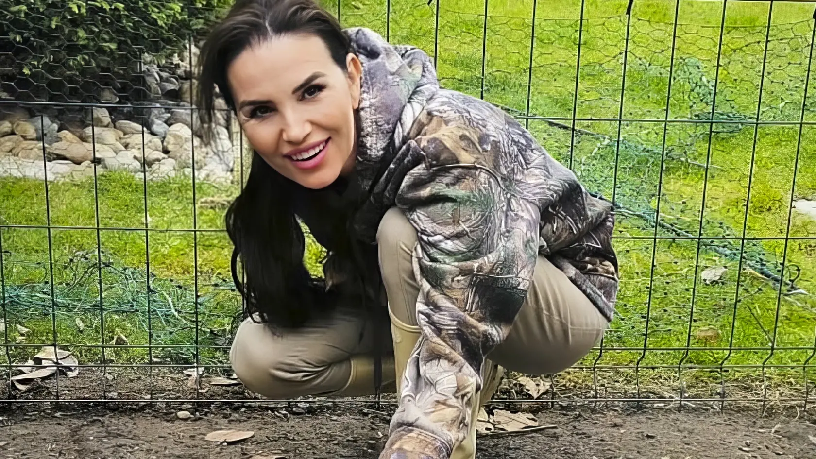 Silvia Lakatošová a sliepky a kohúty