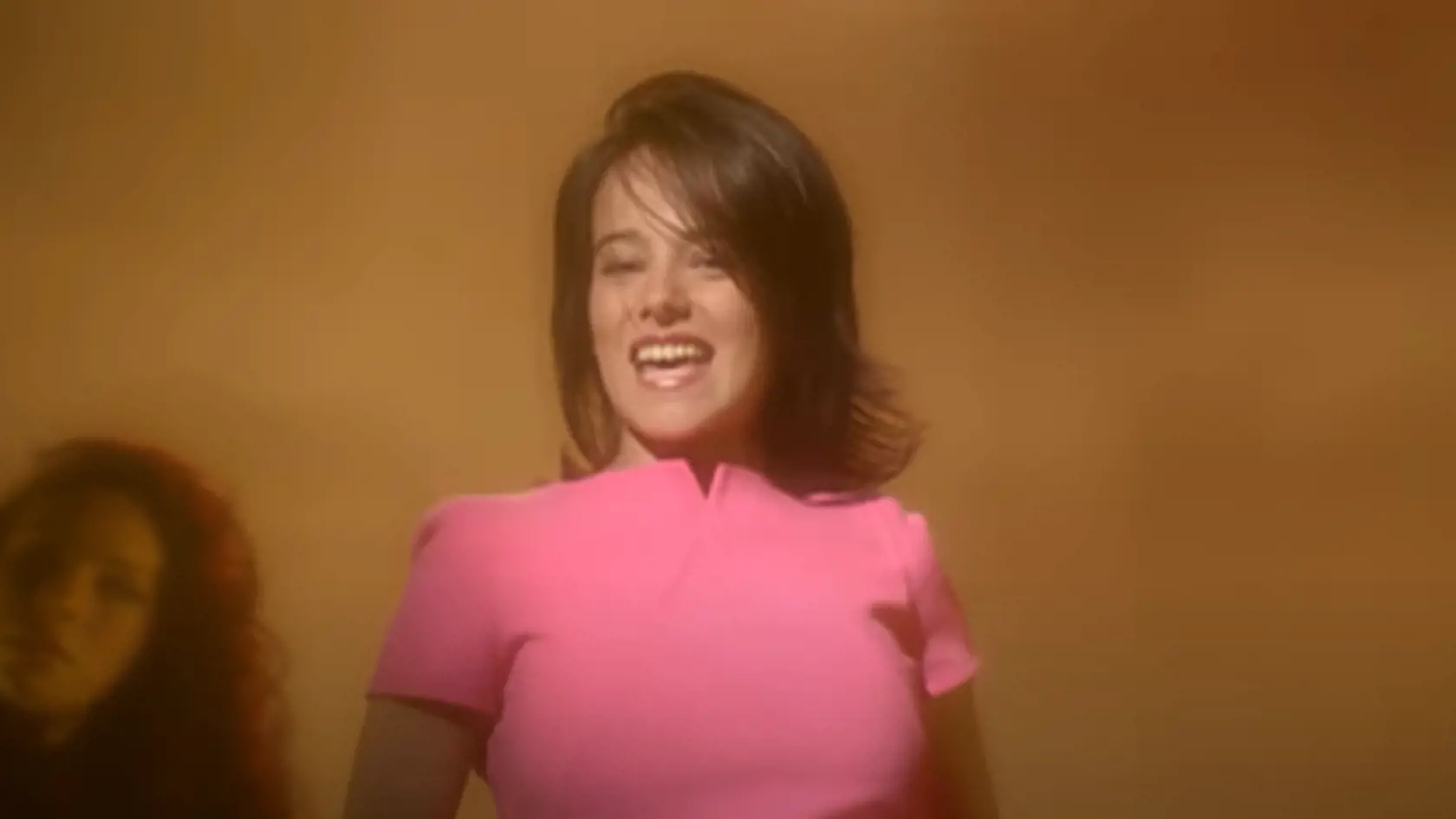 Alizée v klipe J'ai pas vingt ans.
