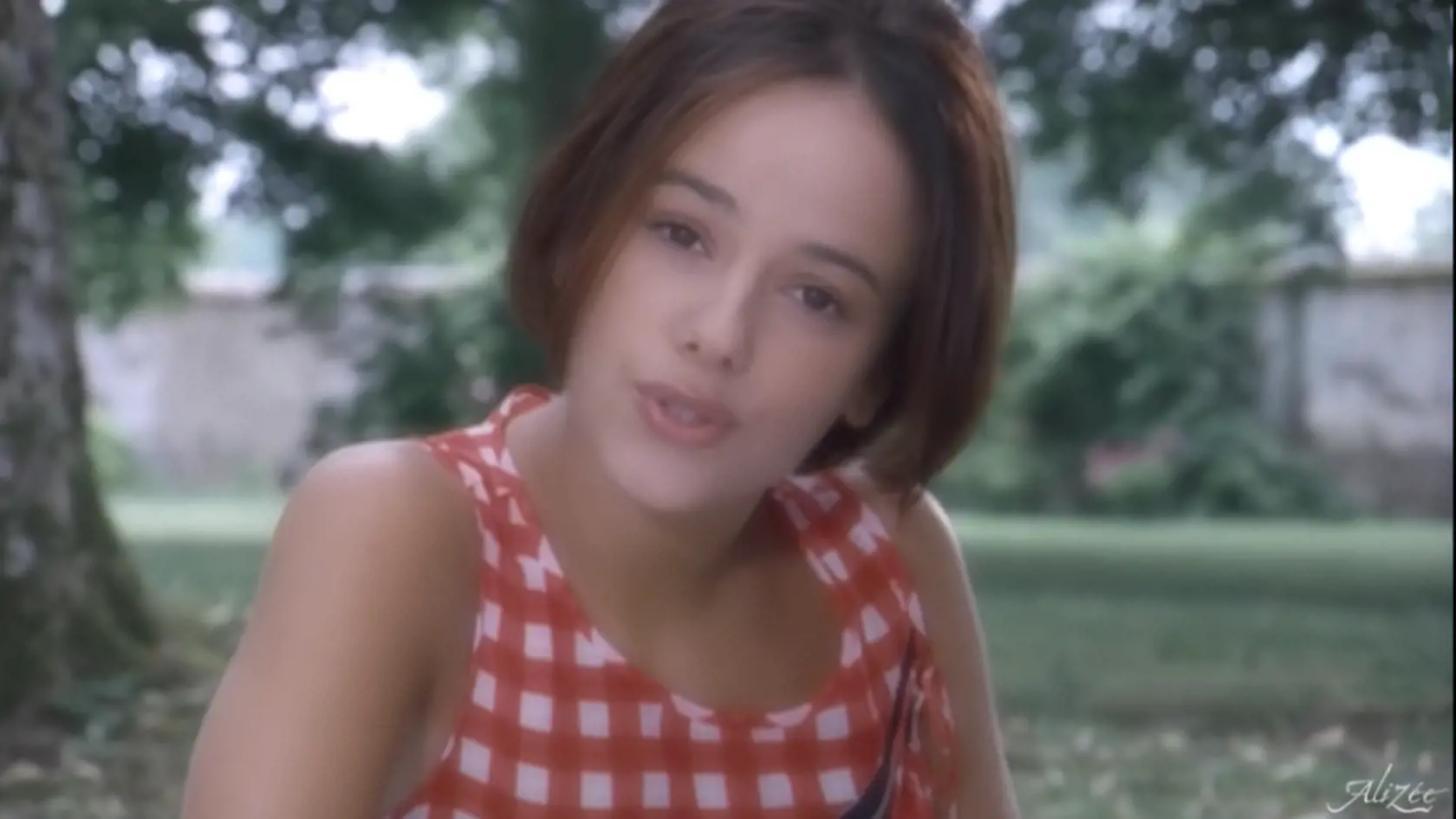 Alizée v klipe Gourmandises.