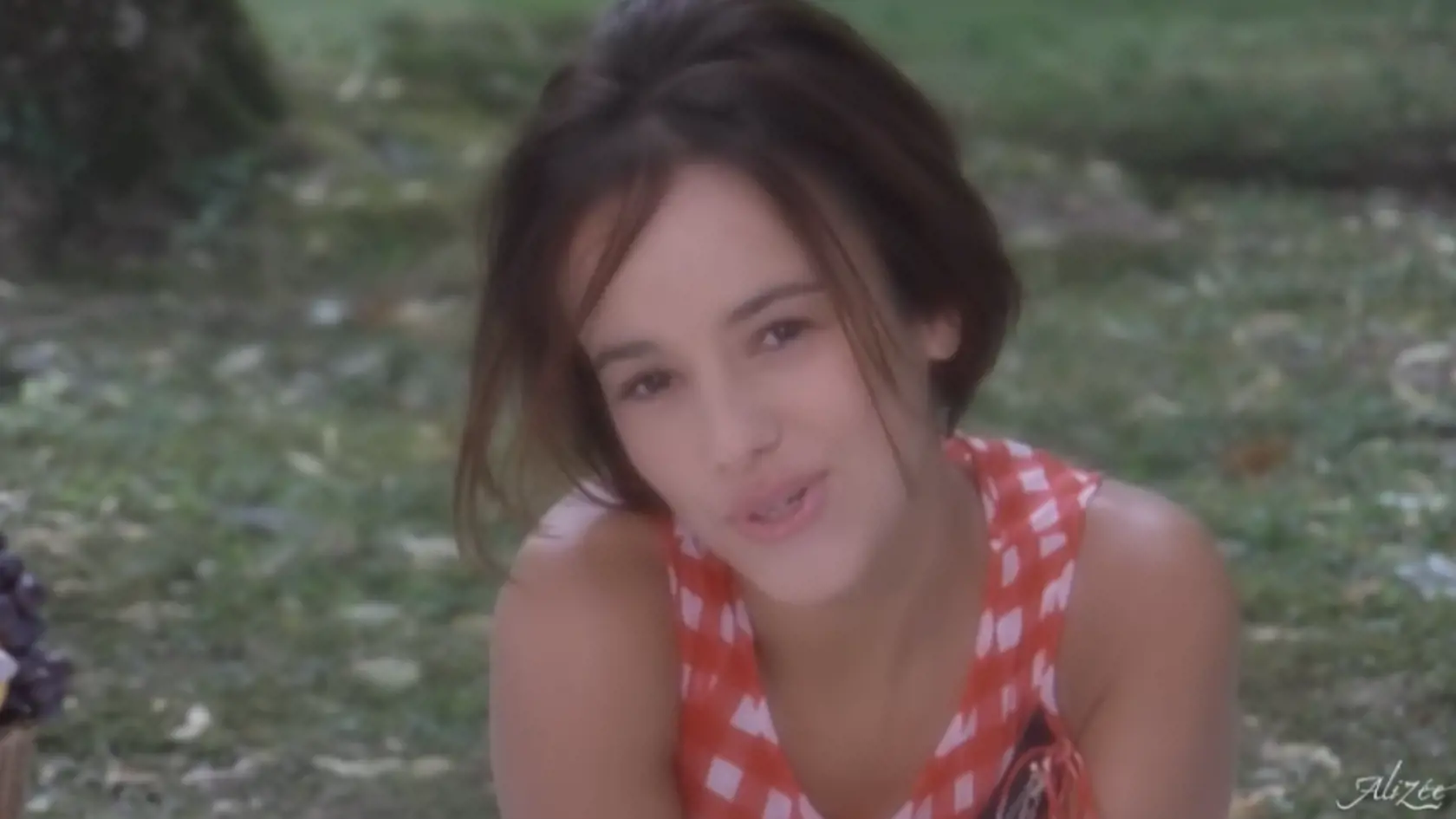 Alizée v klipe Gourmandises.