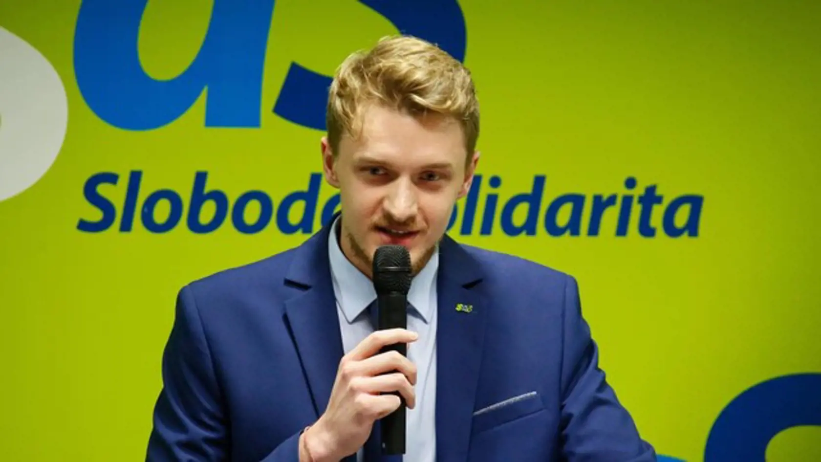 "V prvom rade by som chcel byť hlasom mladej generácie a rád by som sa venoval tomu, čo ju trápi a čo sa jej denno-denne dotýka. Takto momentálne vnímam svoju pozíciu aj v strane a tak by som ju vnímal aj v prípade zvolenia do NR SR," povedal nám Kuna.