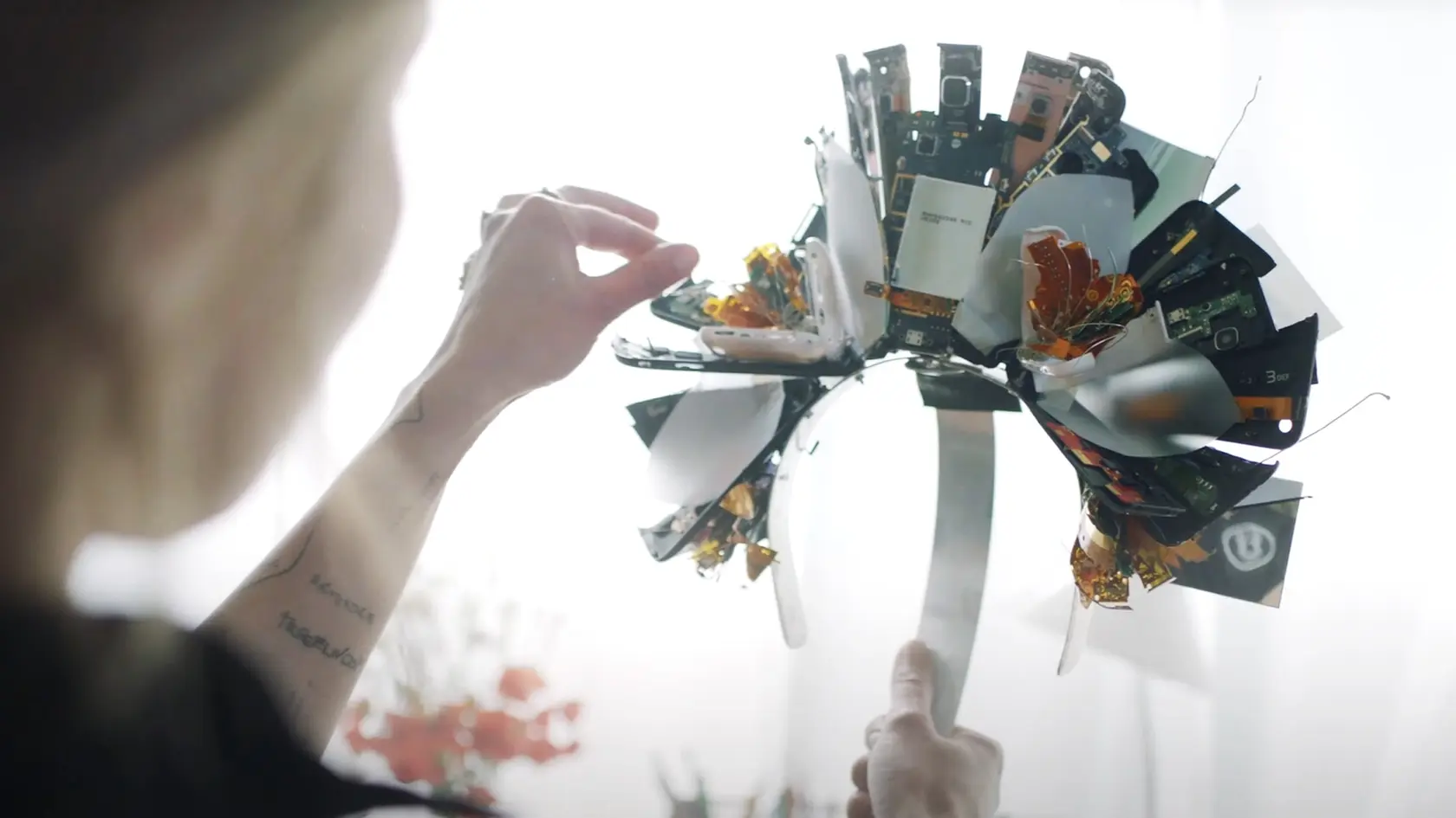 Móda z recyklovaných mobilov? Aj TAKTO sa dá vyniknúť na hudobnom festivale
