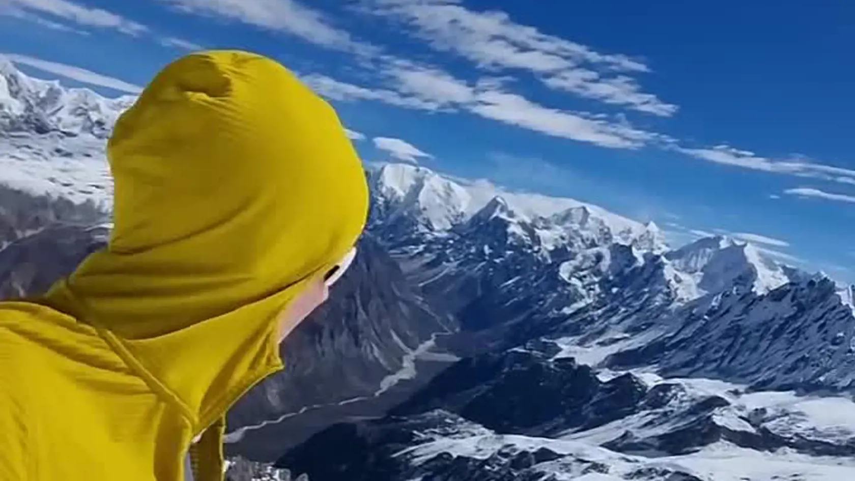 Obrovské nešťastie. Slovenský horolezec a alpinista Ondrej Húserka (34) mal nehodu v Himalájach na hore Langtant Lirung vo výške 7234 metrov. Pri návrate pri zlaňovaní sa Ondrejovi stala nehoda po ktorej spadol do trhliny. Ondrej sa už dva dni neozýva. Rozbieha sa veľká pátracia akcia.