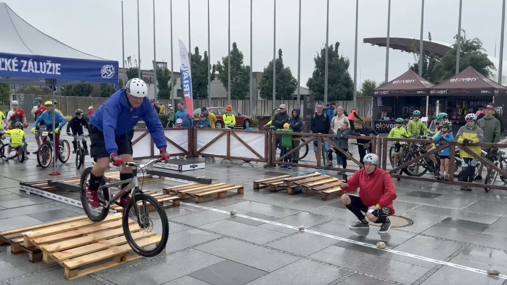 V Šamoríne sa konalo cyklistické podujatie, ktorého súčasťou bolo aj skákanie do výšky na bicykli, pričom rekordy sa lámali v dvoch kategóriách - ženy a muži.