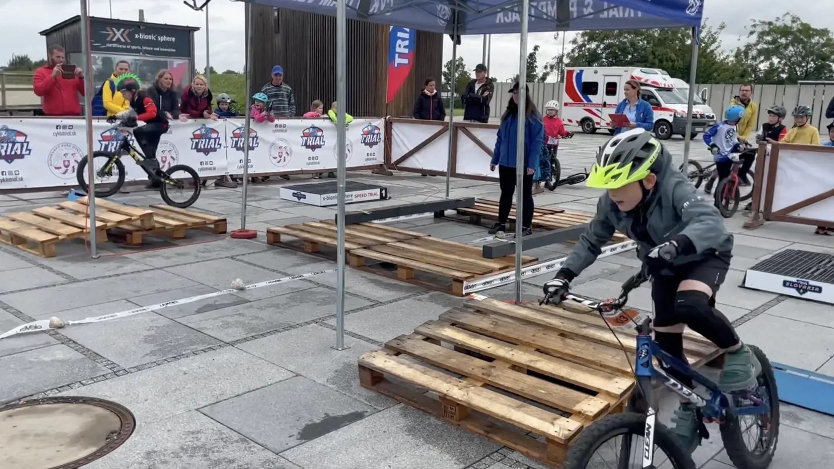 Toto neobvyklé podujatie, pripravené Slovenským zväzom cyklistiky, privítalo aj účastníkov z Česka a Francúzska.