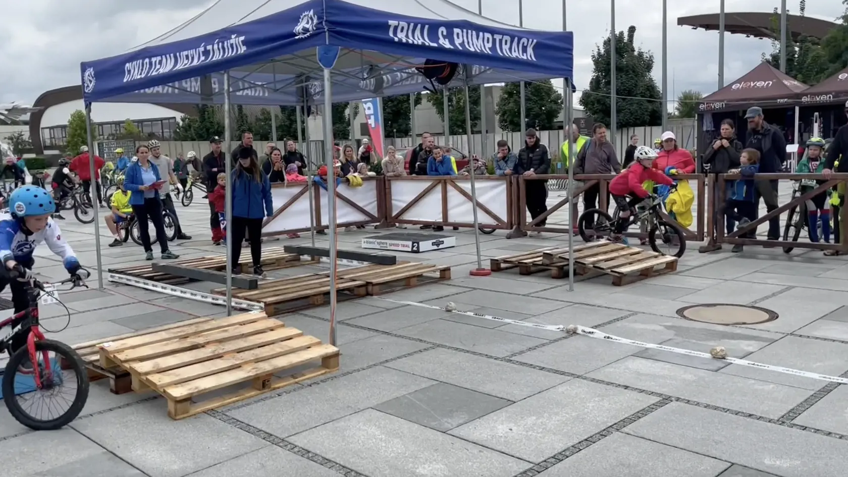 Toto neobvyklé podujatie, pripravené Slovenským zväzom cyklistiky, privítalo aj účastníkov z Česka a Francúzska.
