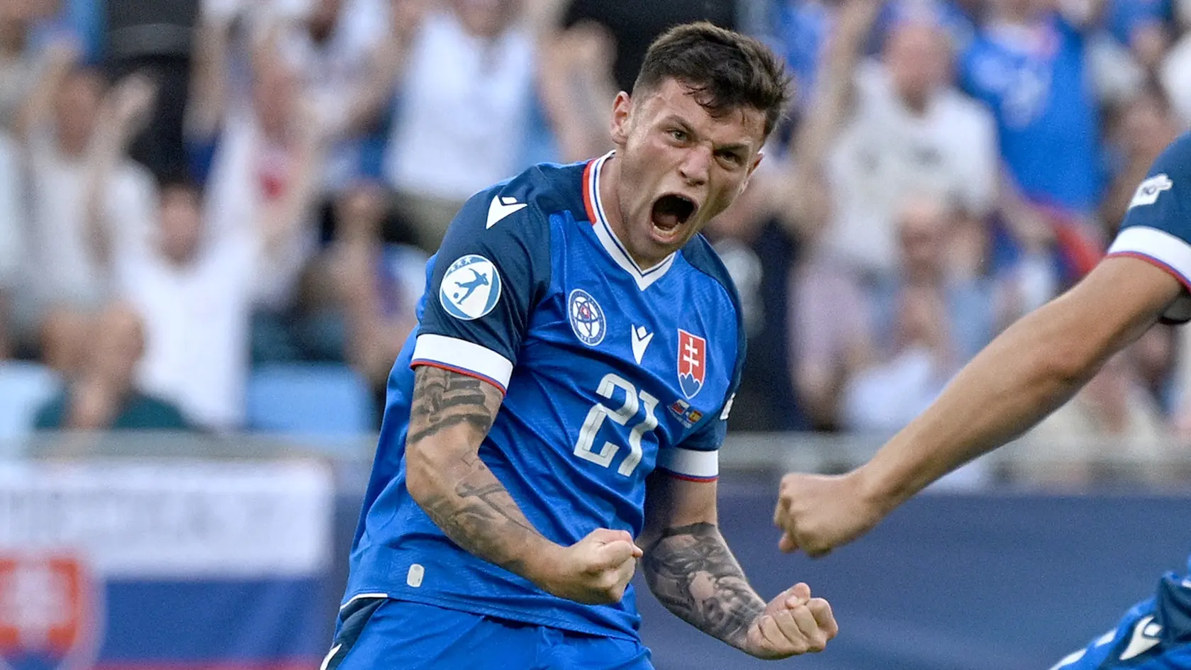 Samuel Kopásek sa raduje z gólu do siete Španielska na ME do 21 rokov 2025.