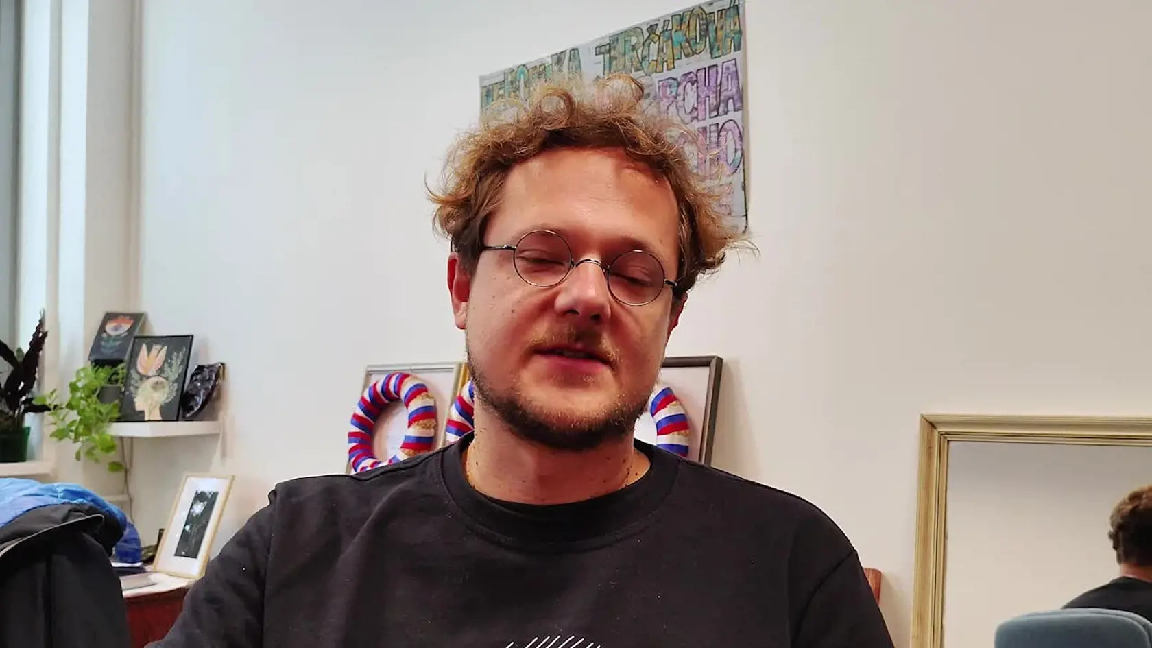 Poznáte divadelnú inscenáciu Hra na Boha? Ak nie, tak nevadí pretože ani mi sme ju do teraz nepoznali. Zmenilo to však naše stretnutie s režisérom hry s Lukášom Kubíkom. Samotné divadelné predstavenie čerpá námet z hrôzostrašných udalostí, ktoré sa odohrali 26.februára 1960 v námestovskom kostole.