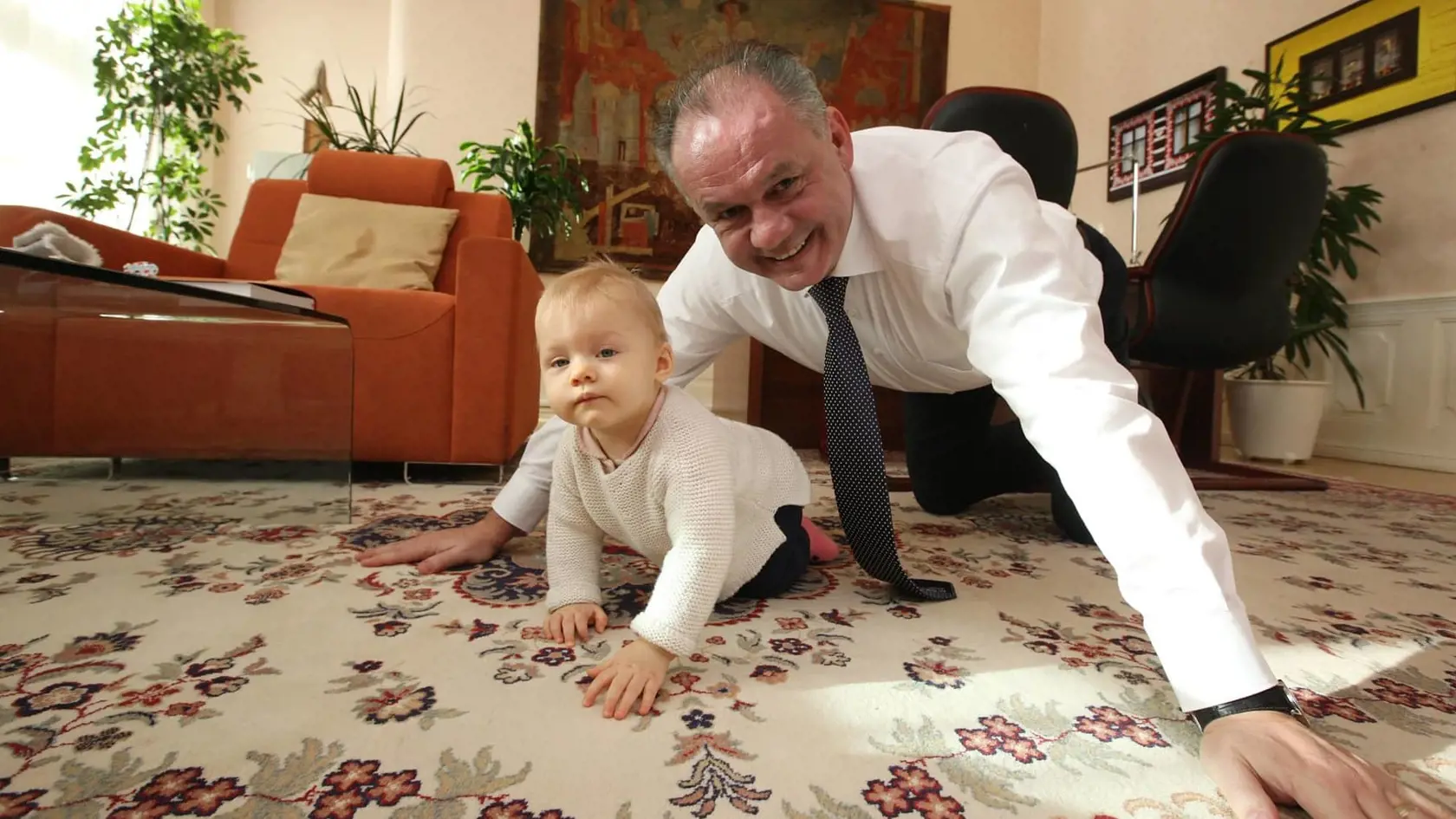 Andrej Kiska s vnučkou Miou.