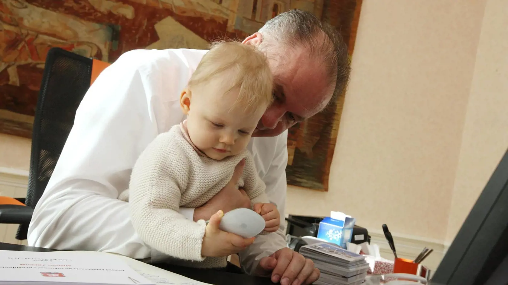 Andrej Kiska s vnučkou Miou.