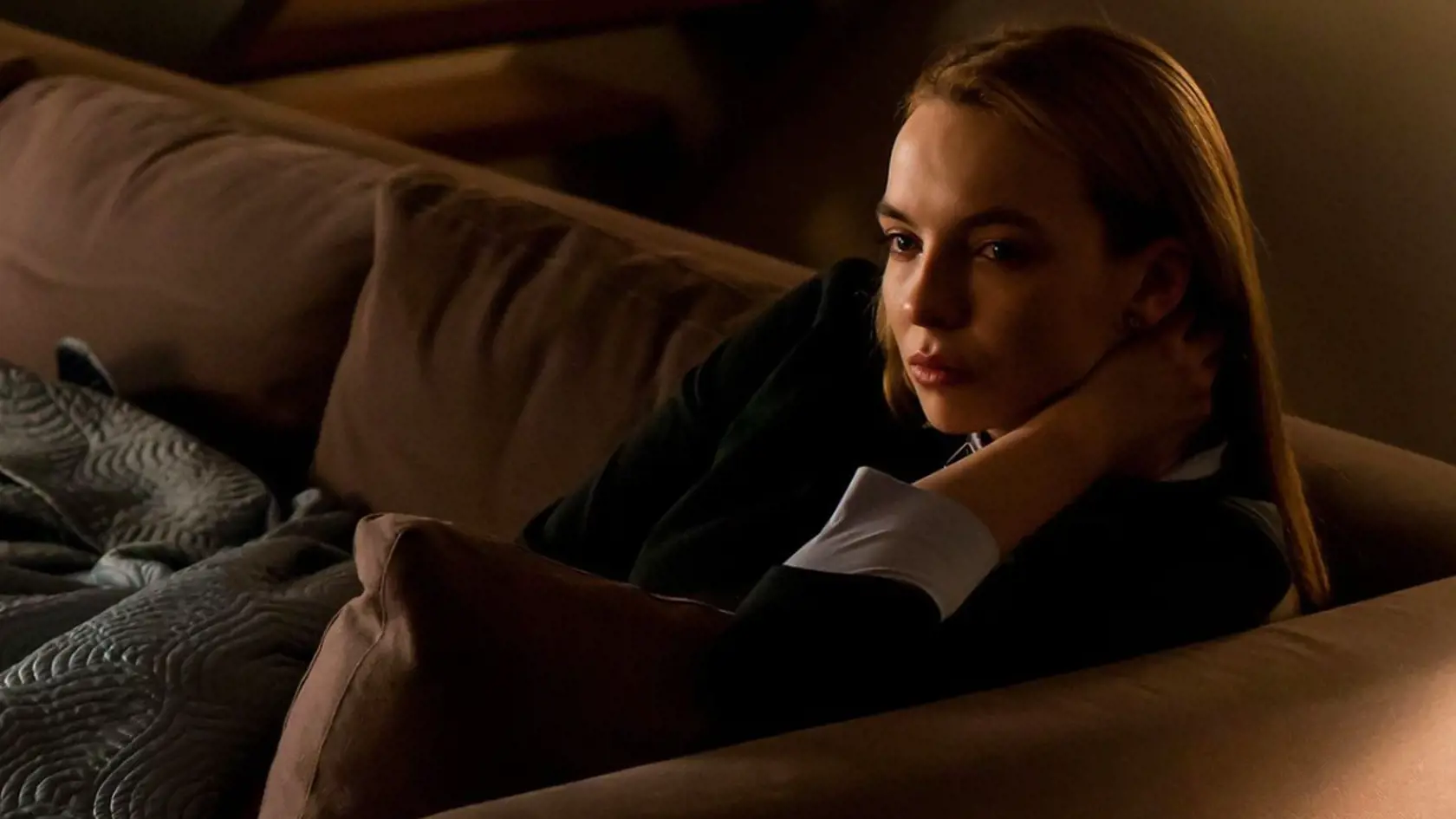 Rolu Katky hrá v originálnej verzii od BBC herečka Jodie Comer.