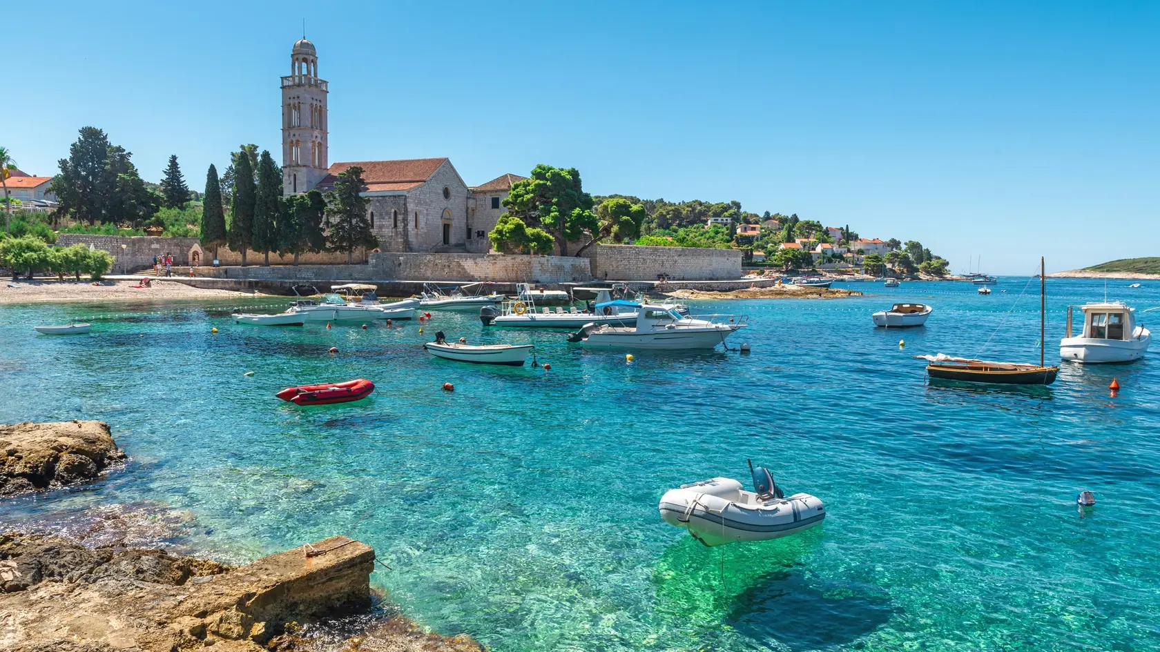 Ostrov Hvar je turistickým rajom.
