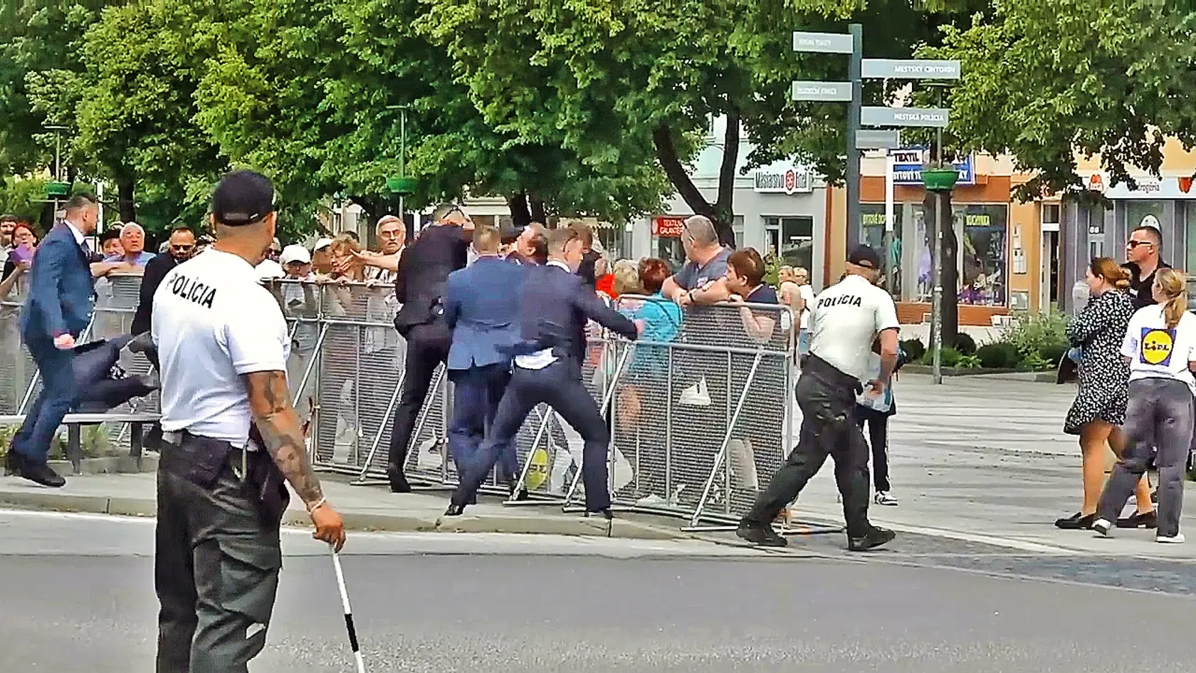 Za spáchanie atentátu na premiéra Fica hrozí útočníkovi doživotie.