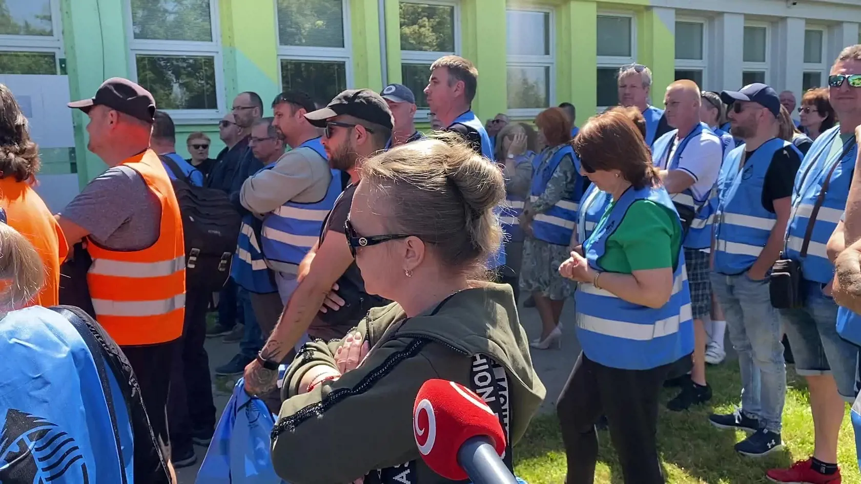 Majitelia firmy Bukóza vo Vranove tvrdia, že je ich drevospracujúci podnik vo vážnych finančných problémoch. Vraj sa do problémov dostali pre štátne Lesy, ktoré im nedodávali dostatok dreva. No teraz ho už majú, ale výrobu stále nespúšťajú!