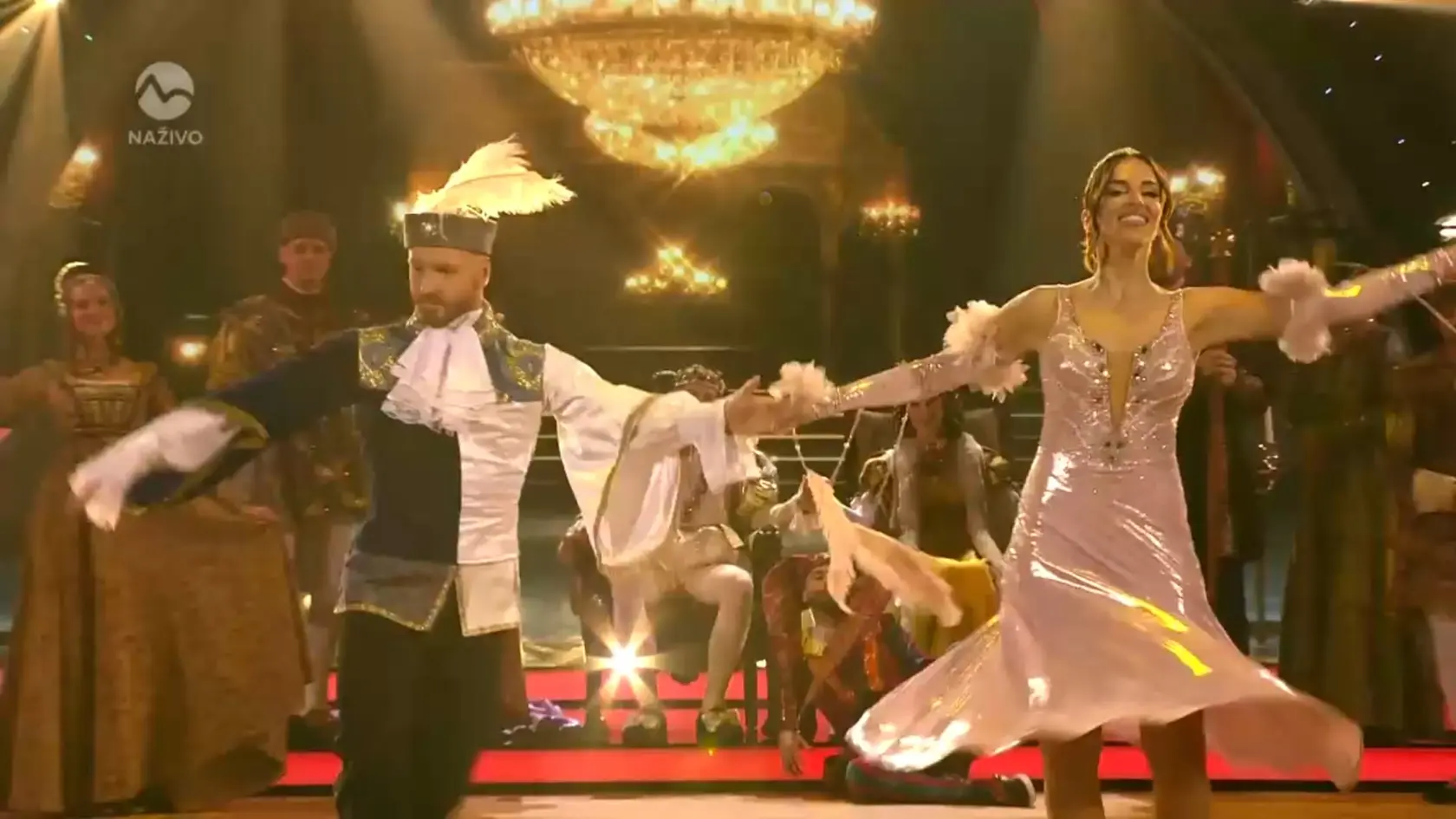 3. kolo Let´s Dance: Simona Leskovská a Vilda Šír. Zatancovali viedenský valčík na pieseň z filmu Tri oriešky pre Popolušku. 