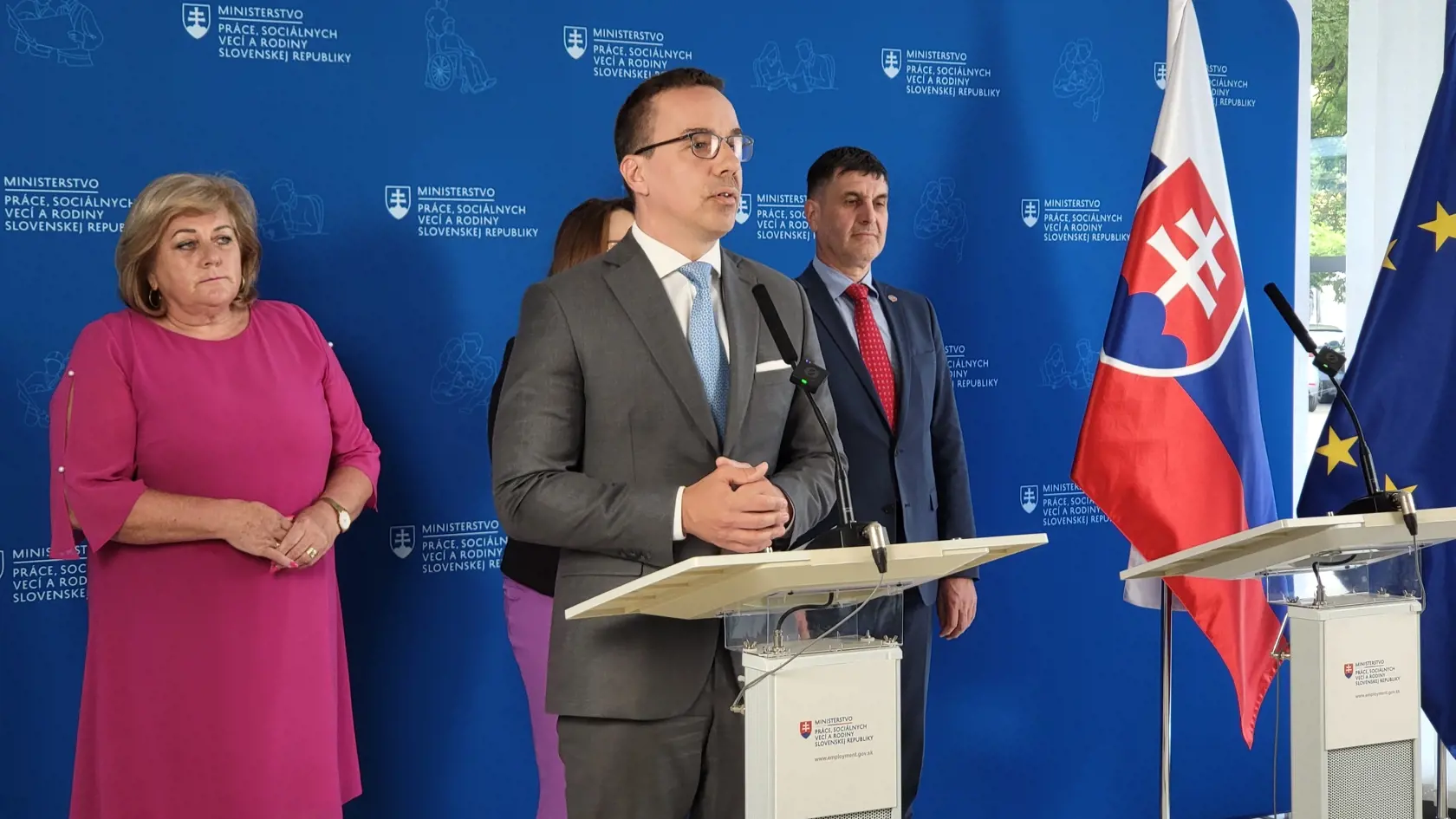 Minister práce Erik Tomáš.