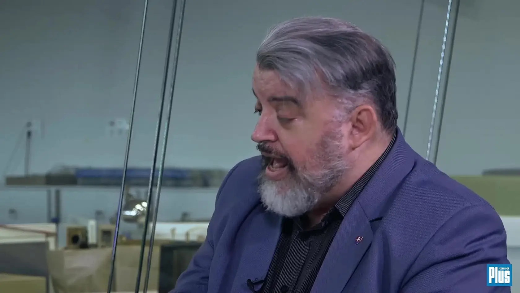 Karty na stôl s Norom Dolinským dnes v rozhovore s Miroslavom Řadkom a Eduardom Chmelárom