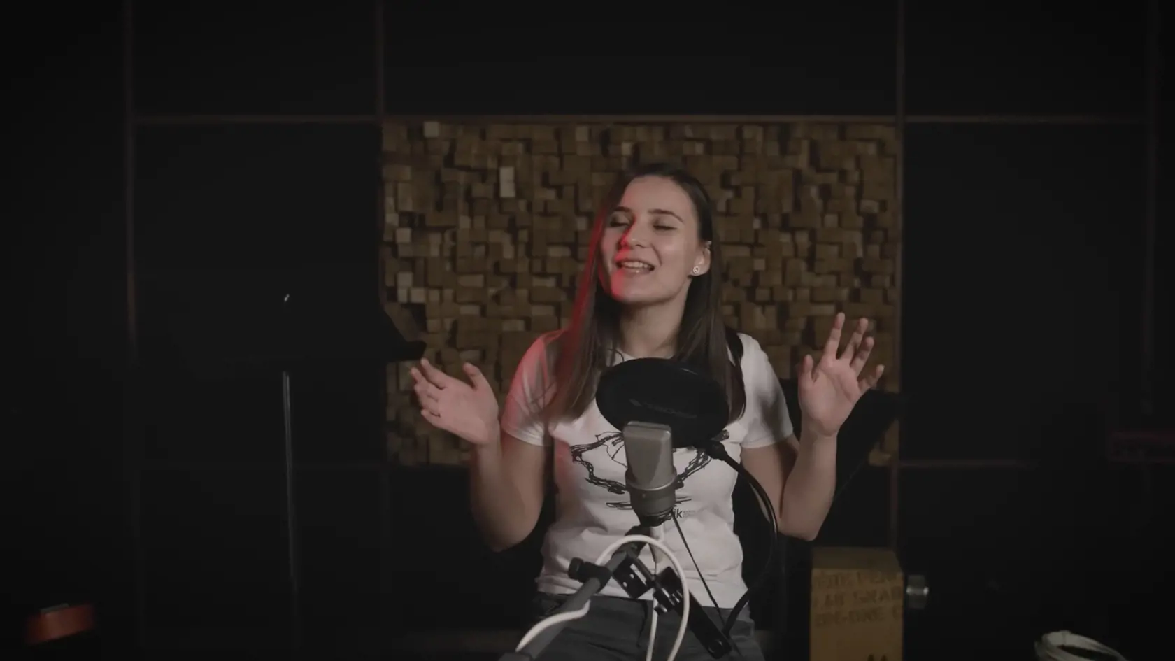 Na tvorbe pesničky sa podujala aj moderátorka Ema Kristofová.