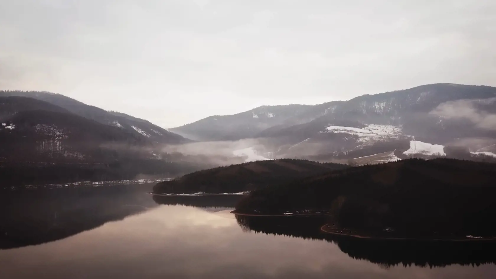 Videoklip piesne Slovenský raj je zložený zo záberov slovenskej prírody.