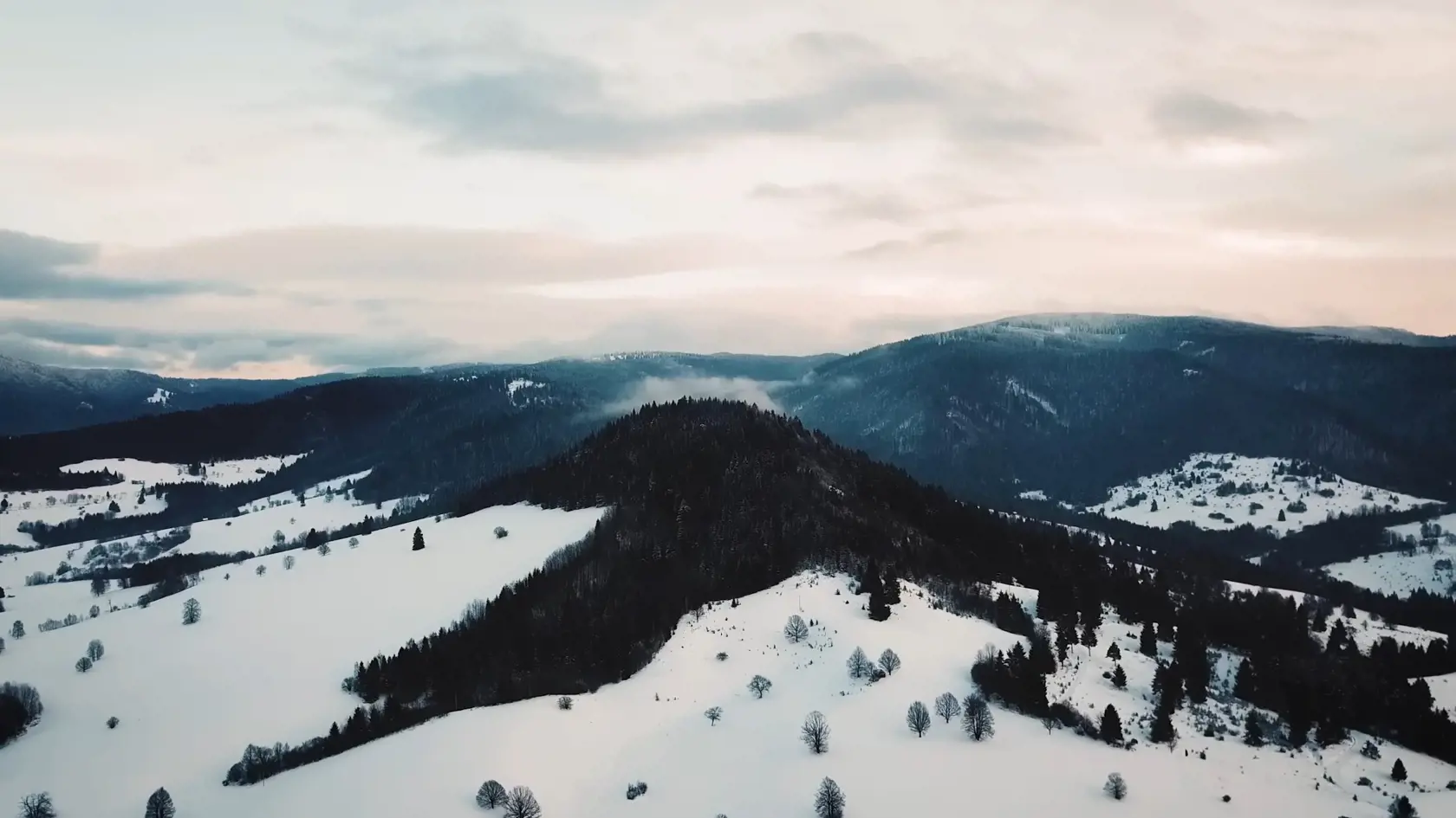 Videoklip piesne Slovenský raj je zložený zo záberov slovenskej prírody.