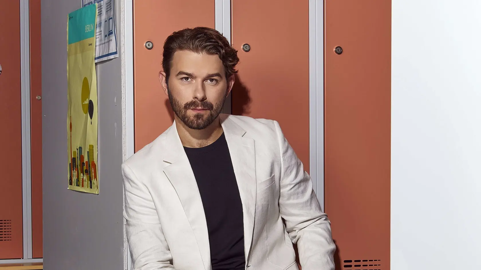 "Stráviť hoci len deň-dva v budhistickom kláštore by bol pre mňa zážitok na celý život," hovorí.