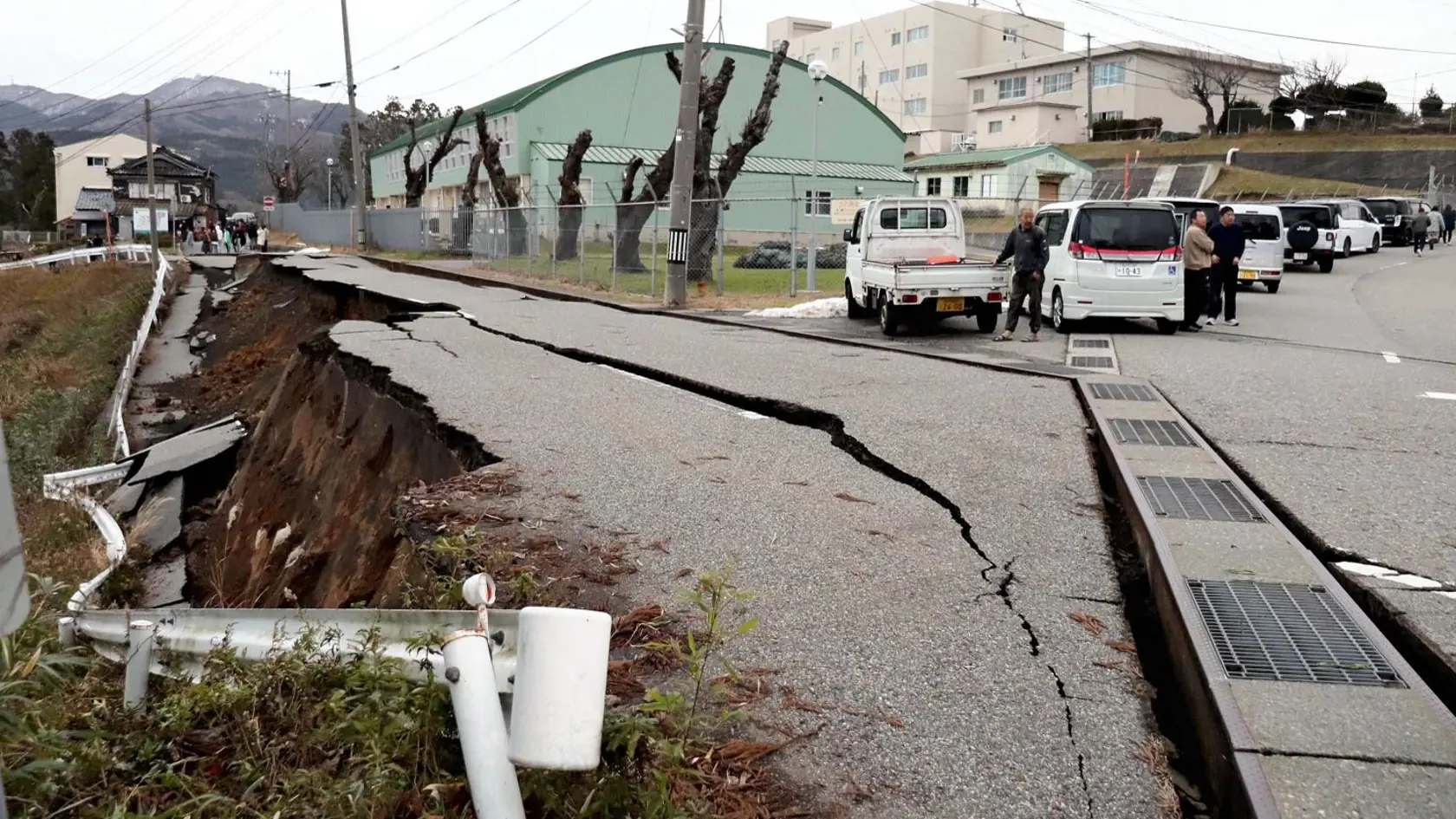 Japonsko: Po zemetraseniach hlásia zrútené budovy, výpadky prúdu