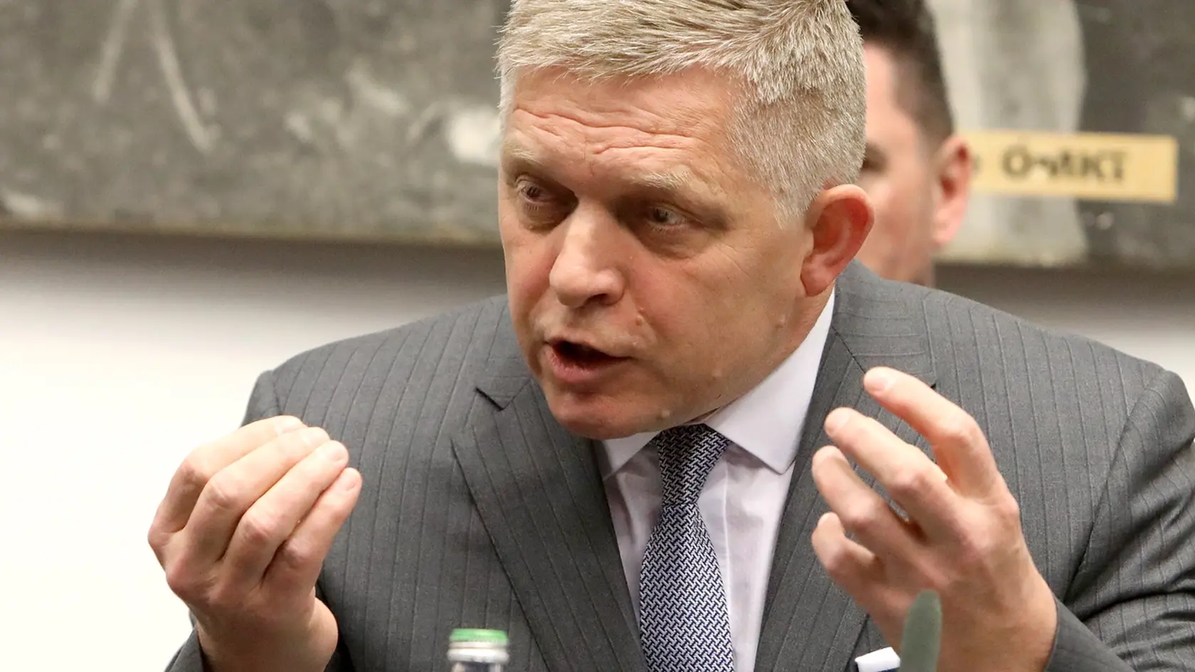 Na snímke zľava premiér SR Robert Fico (Smer-SD)