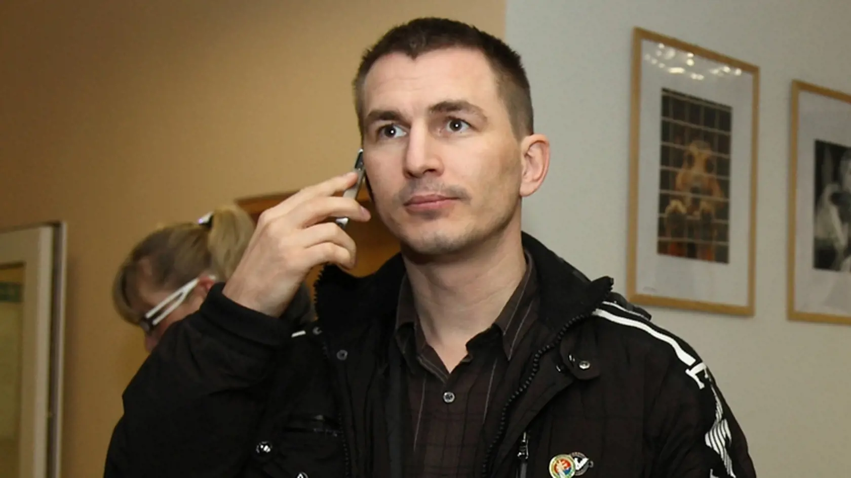 Peter Puškár je typickým príkladom čiernej ovce rodiny. Tak ako je jeho sestra Zlatica Švajdová Puškárová považovaná za hviezdu nášho šoubiznisu, tak je on spájaný so samými problémami. Život kontroverzného podnikateľa je spojený aj s neúspešnou politickou kariérou.