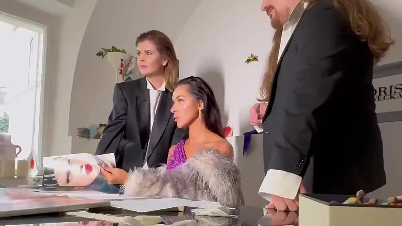 Influencerka Bianka Rumanová na skúške svadobných šiat u návrhára Borisa Hanečku. Takto jej to pristalo!