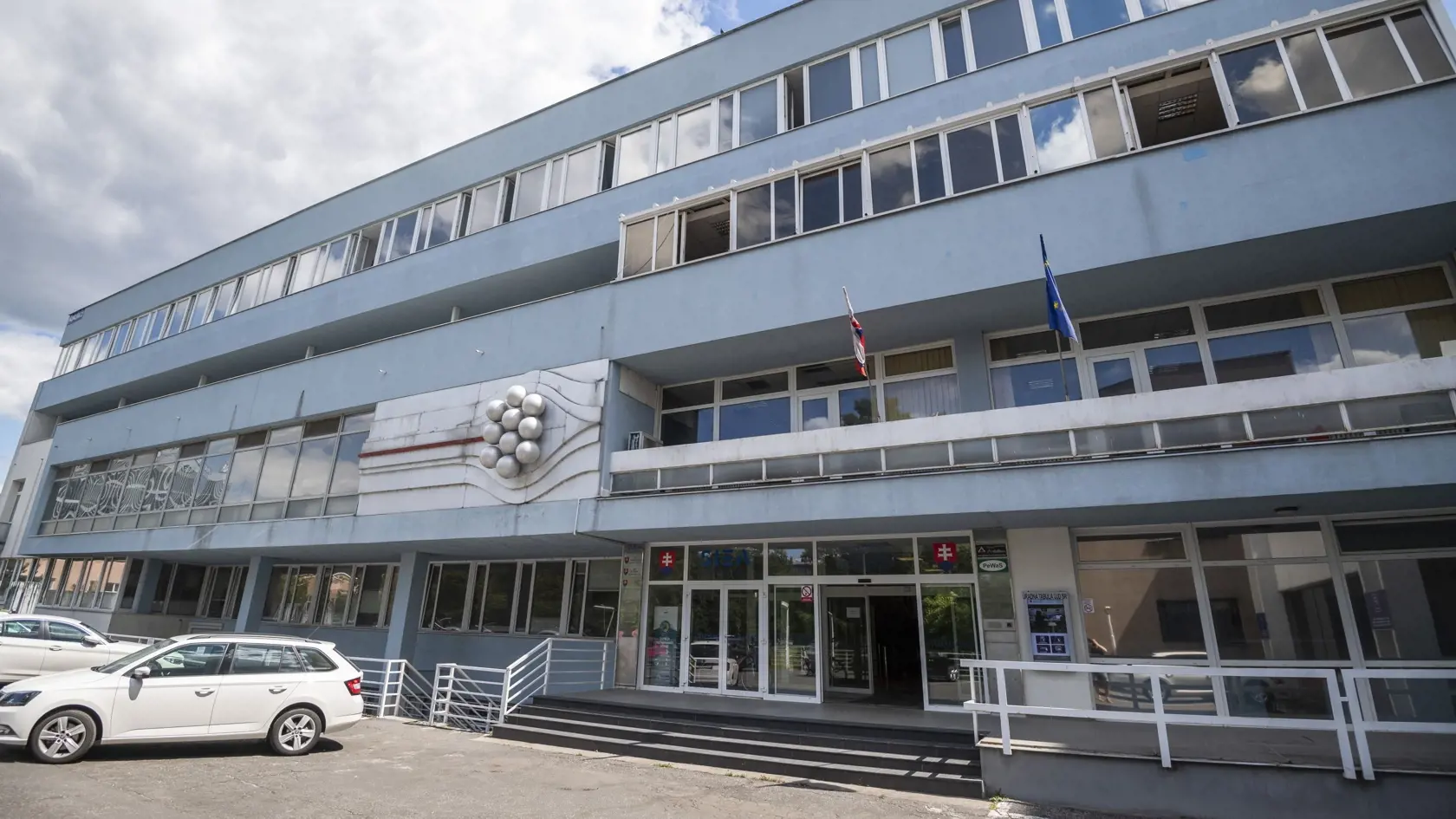 Budova, v ktorej sídli Slovenská inovačná a energetická agentúra (SIEA), Úrad jadrového dozoru (ÚJD) SR a Úrad pre reguláciu sieťových odvetví (ÚRSO)