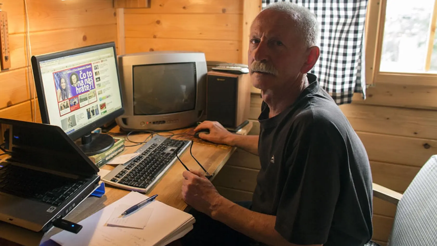 „Veľa kolegov sa mi smialo, keď som bol v teréne, zaklopal som niekomu na dvere a spoza nich sa ozvalo: Kto je? Ja som odpovedal: Dobrý človek.“