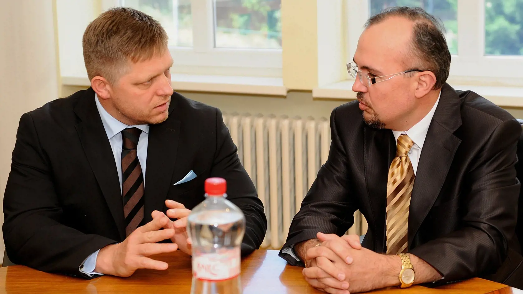 ZLYHAL Robert Fico zavolal do funkcie predsedu SŠHR bývalého sudcu Kajetána Kičuru, vpravo, aby v úrade upratal.